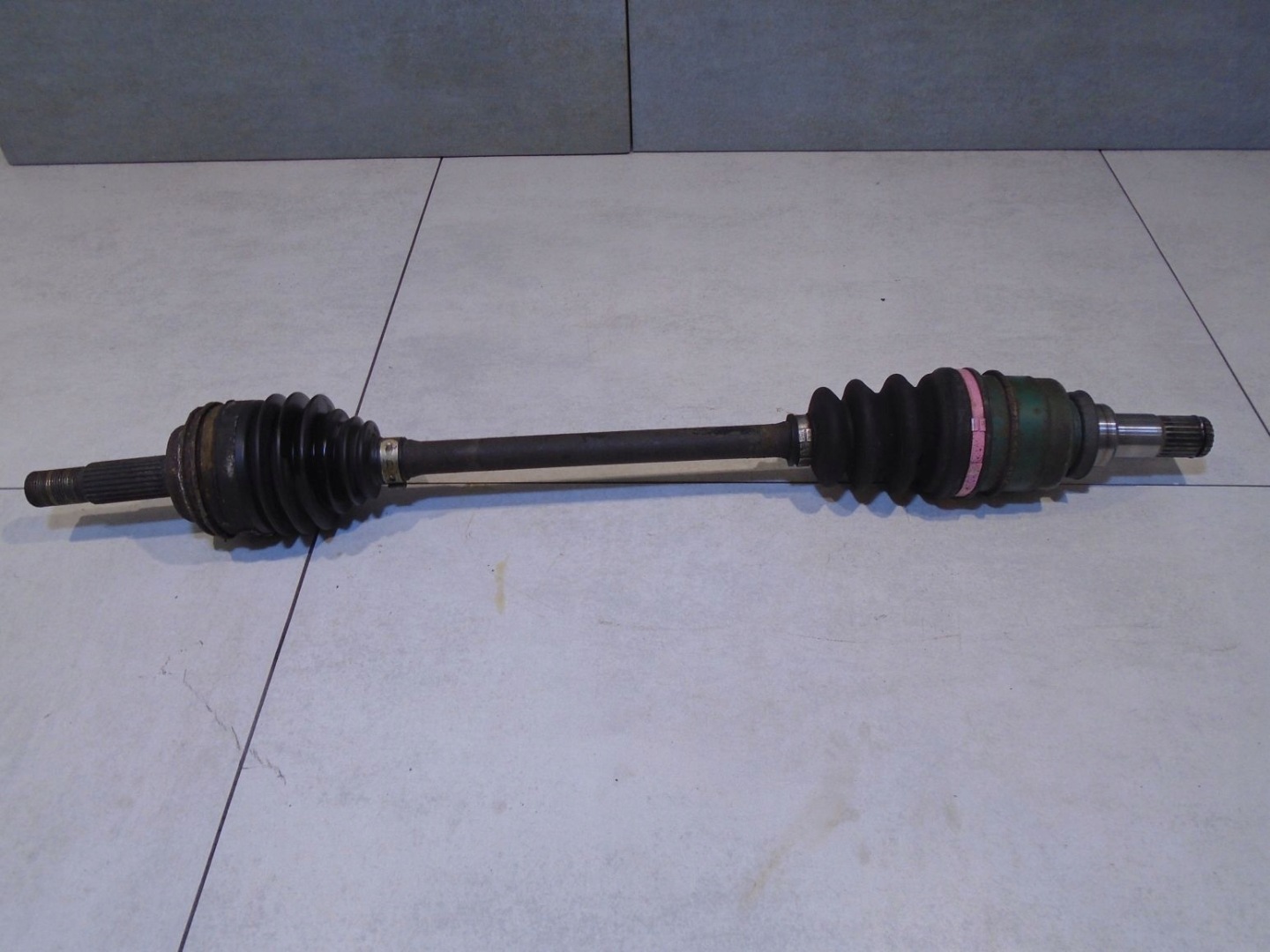 semi-axis left short. TOYOTA YARIS 1.0