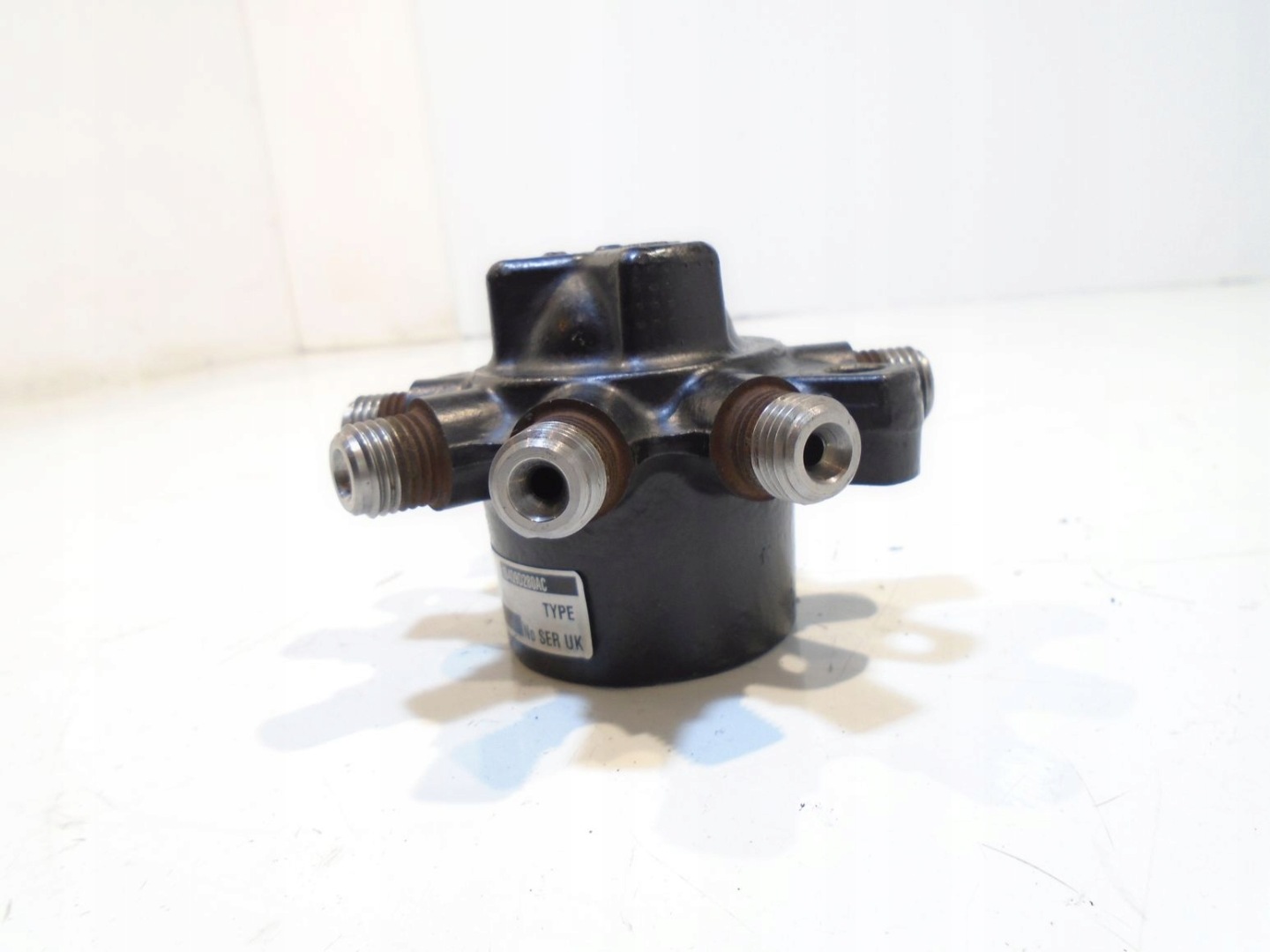 ROZDZIELACZ Carburant FORD FOCUS MK1 1S4Q9D280AC