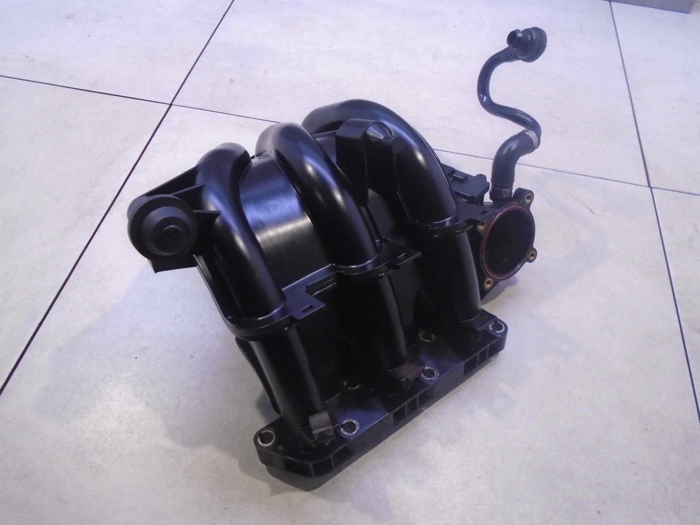 intake manifold VW POLO 1.2 6V 03D129743D