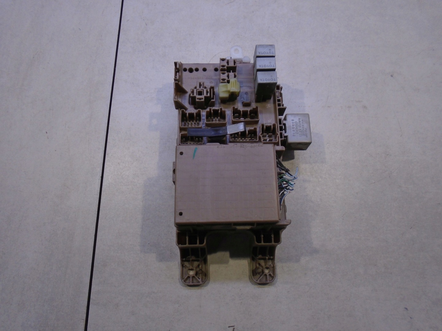 Module fusibles COROLLA E12 1.4 8264102050