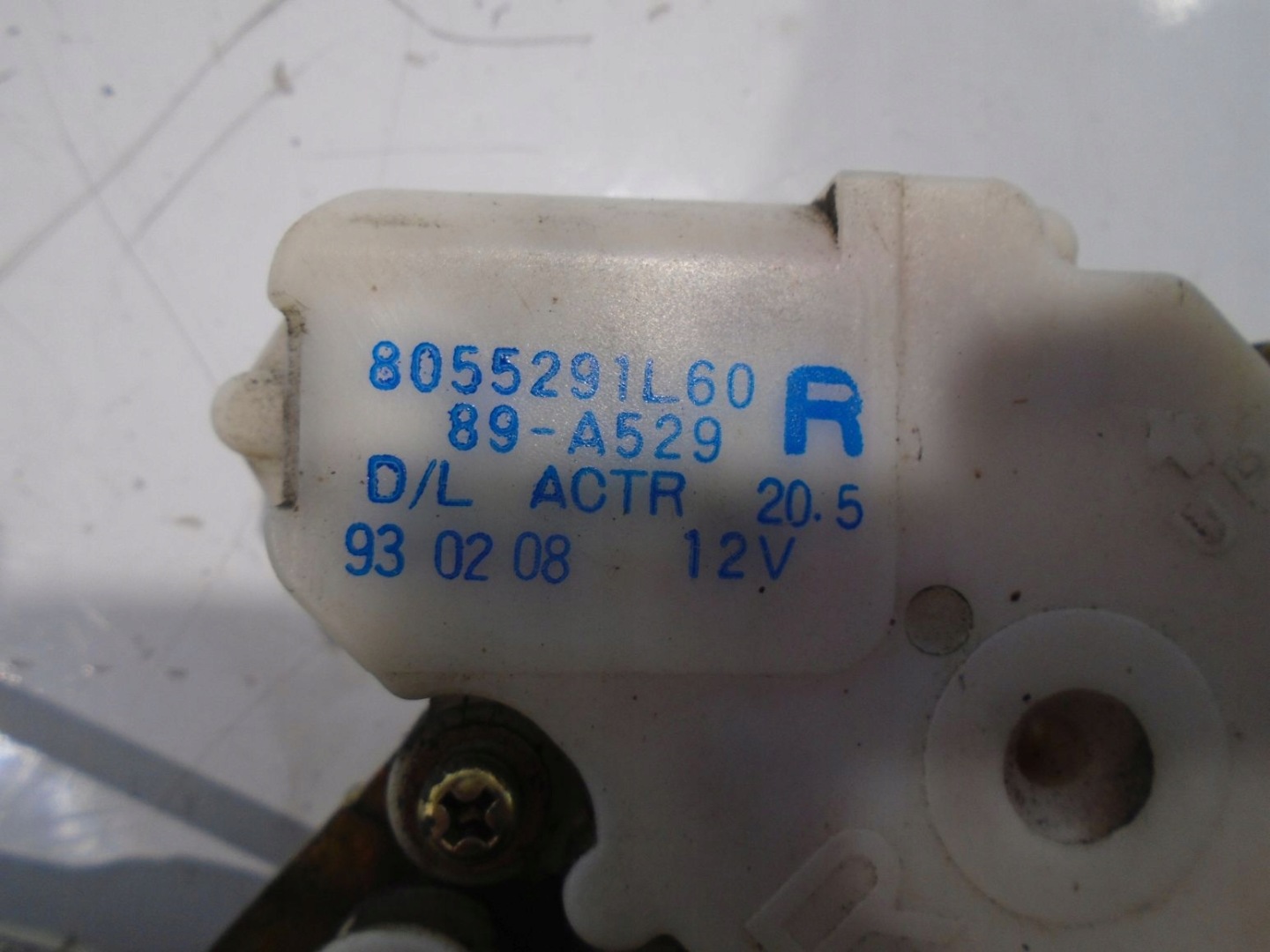 lock door right front FORD MAVERICK and 8055291L60