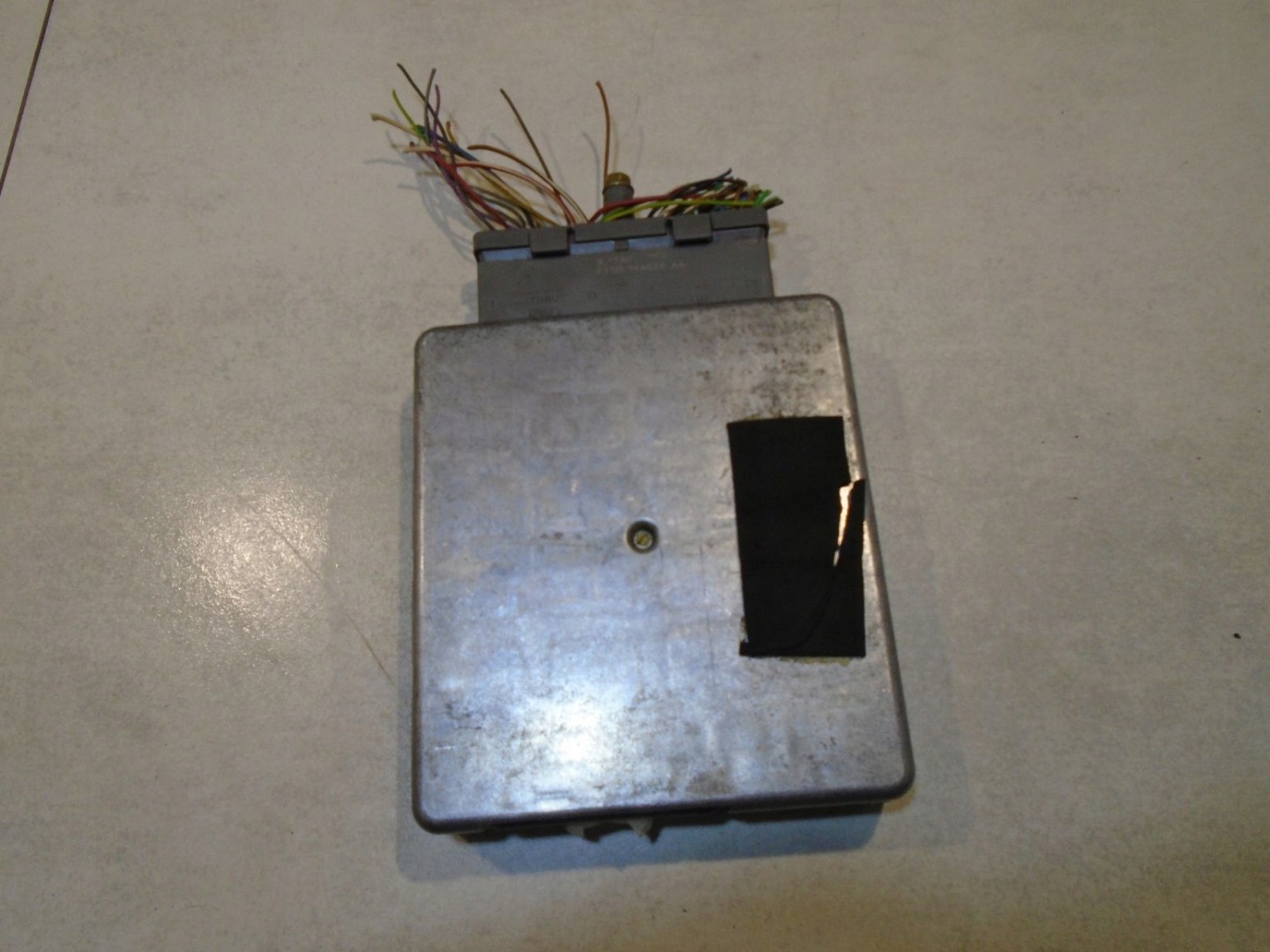control unit of the engine FORD GALAXY MK1 2.3 XM2F12A650DB