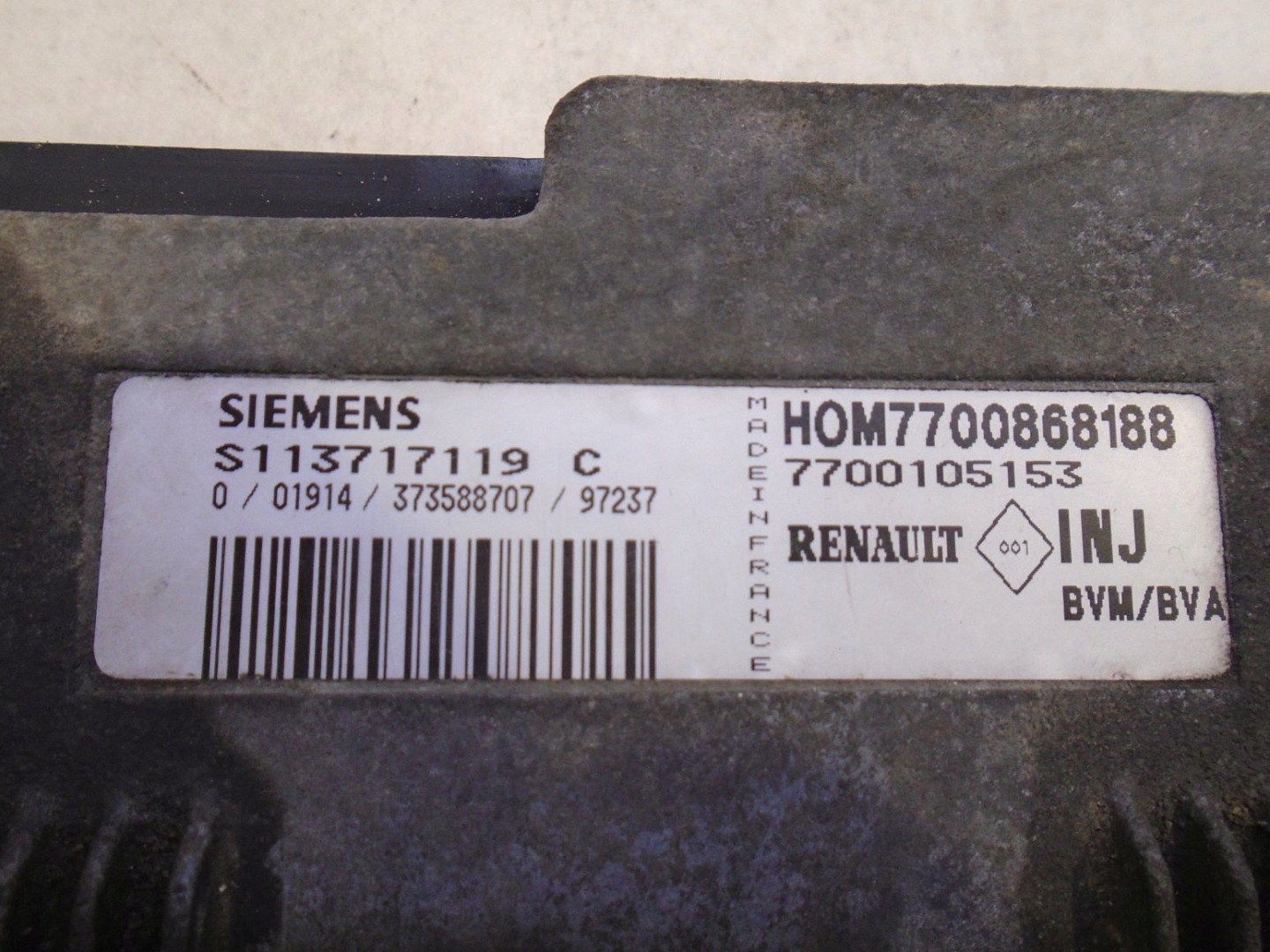 control unit of the engine RENAULT ESPACE III 7700105153