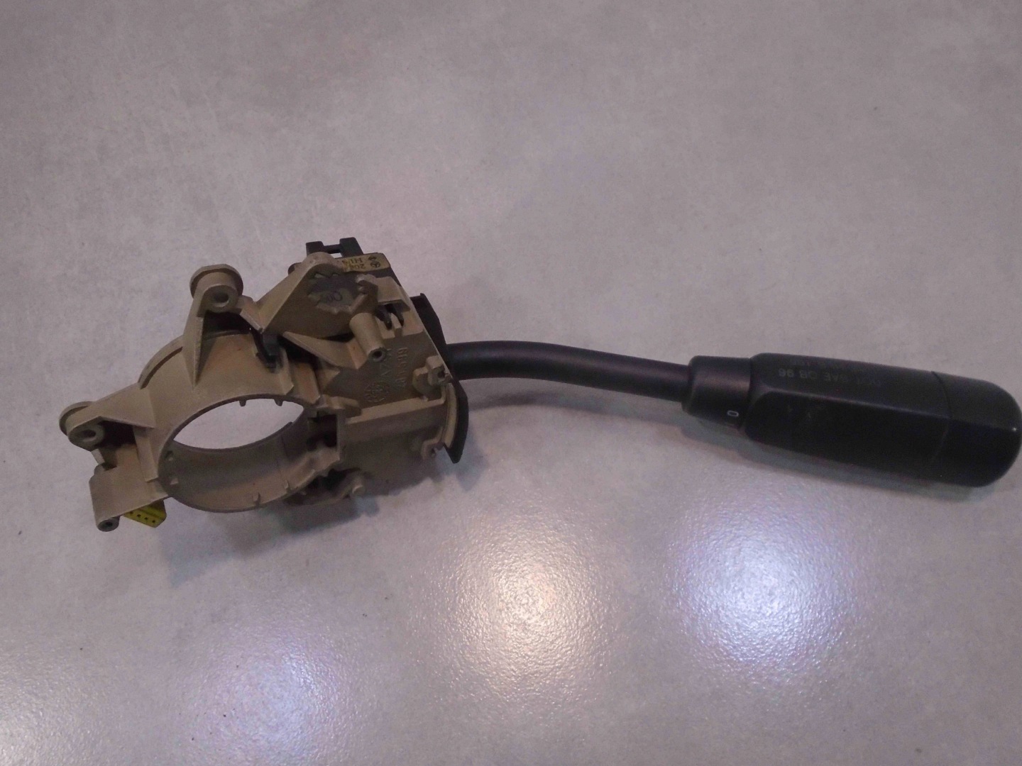 MANETKA tergicristalli MERCEDES W 210 2085450010