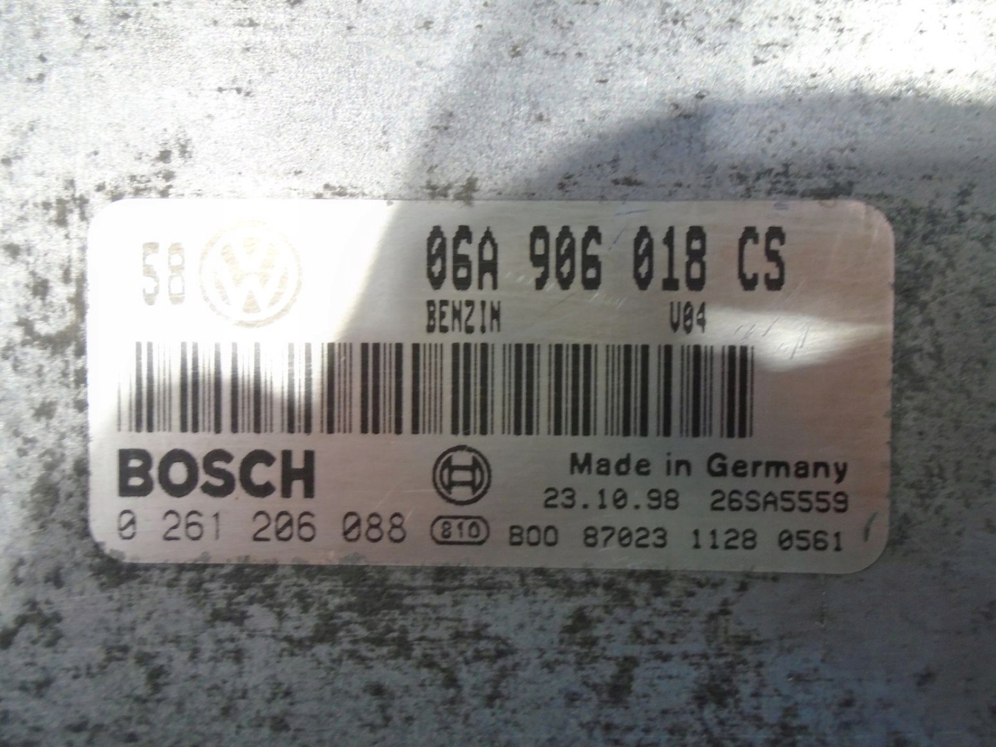 control unit of the engine VW GOLF IV 2.0B 06A906018CS