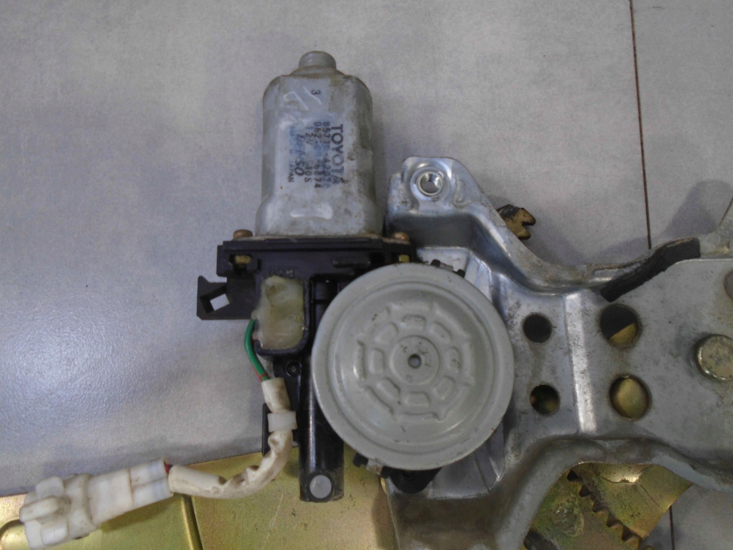 window regulator left rear part RAV4 2.0 16V 8571042020