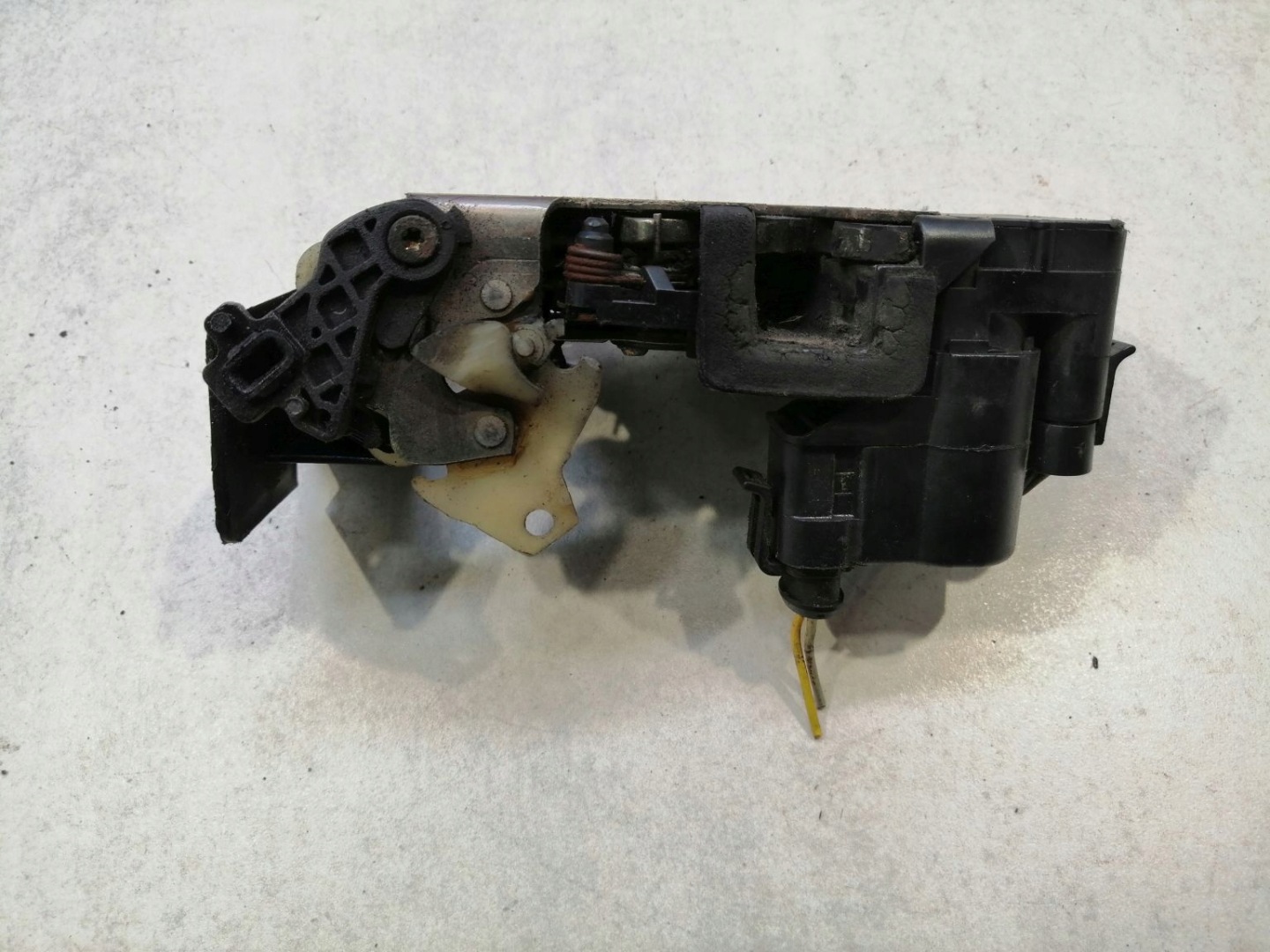 lock left right rear part ALFA ROMEO 156 and 1.9 JTD