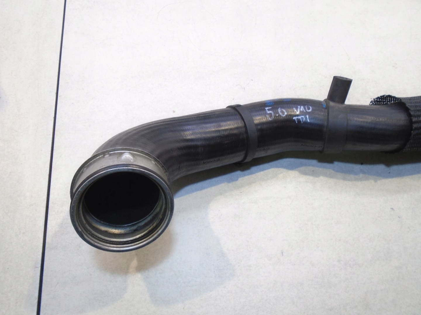 trouba intercoolera VW TOUAREG a 5.0 TDI 7L6145980C