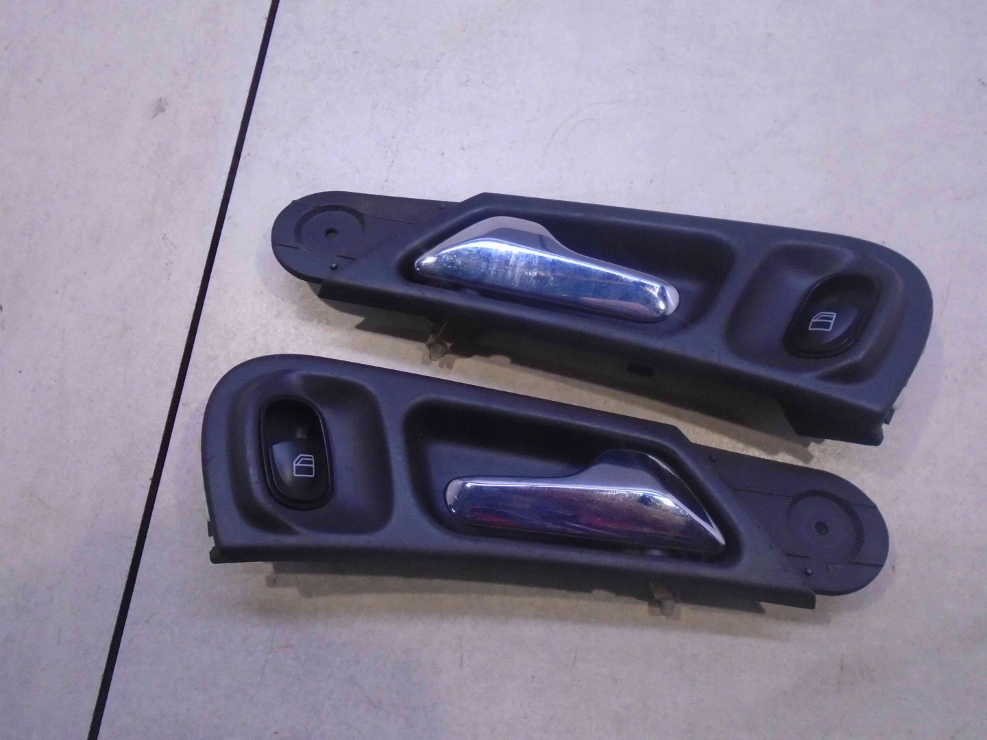 handles inner rear part MERCEDES W 203 1.8 KOMPLET