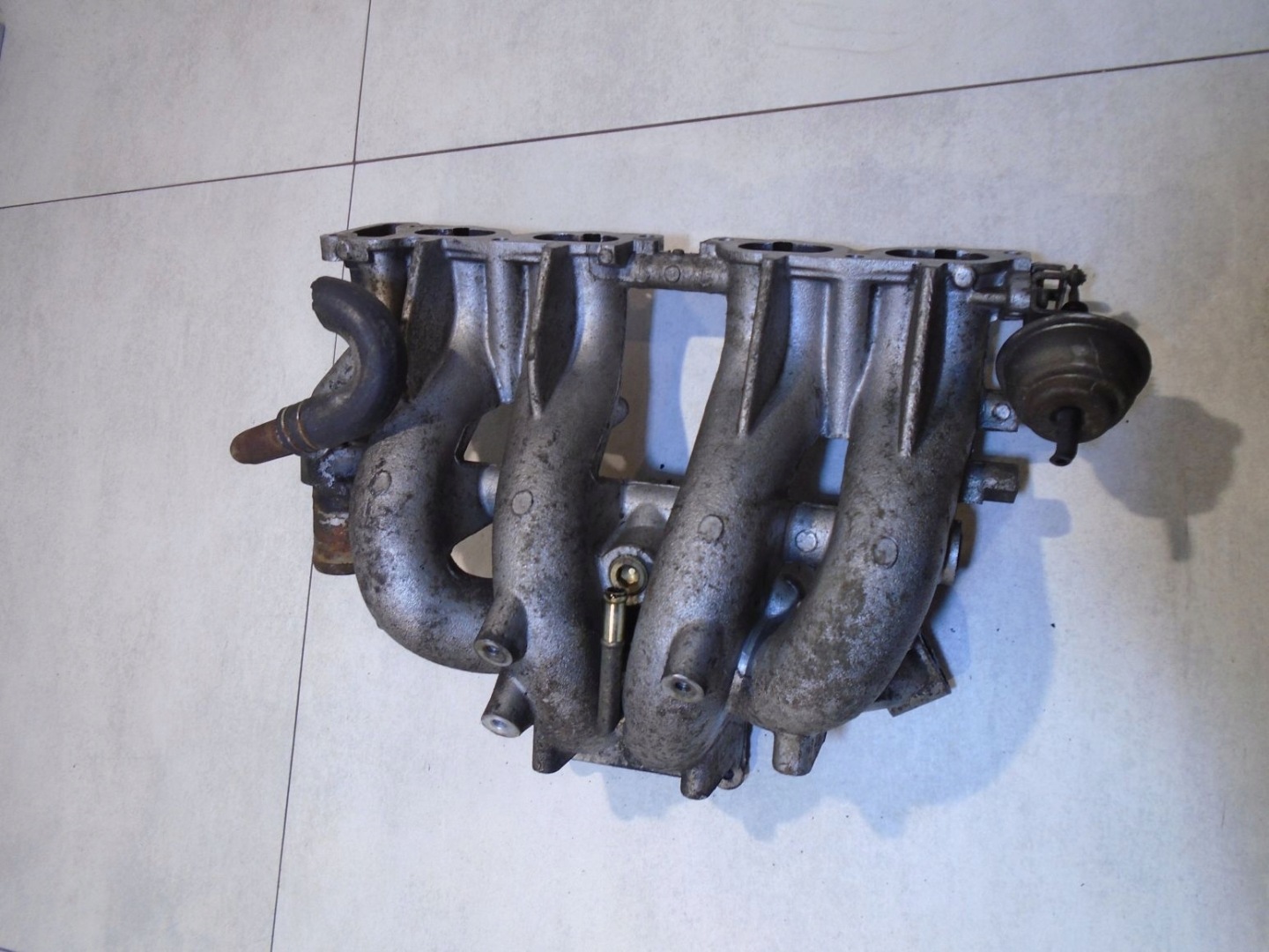 intake manifold DYSTANS FORD MAVERICK and 2.4B