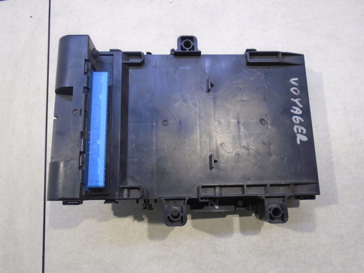 compartment BSI CHRYSLER VOYAGER II P04707785AB