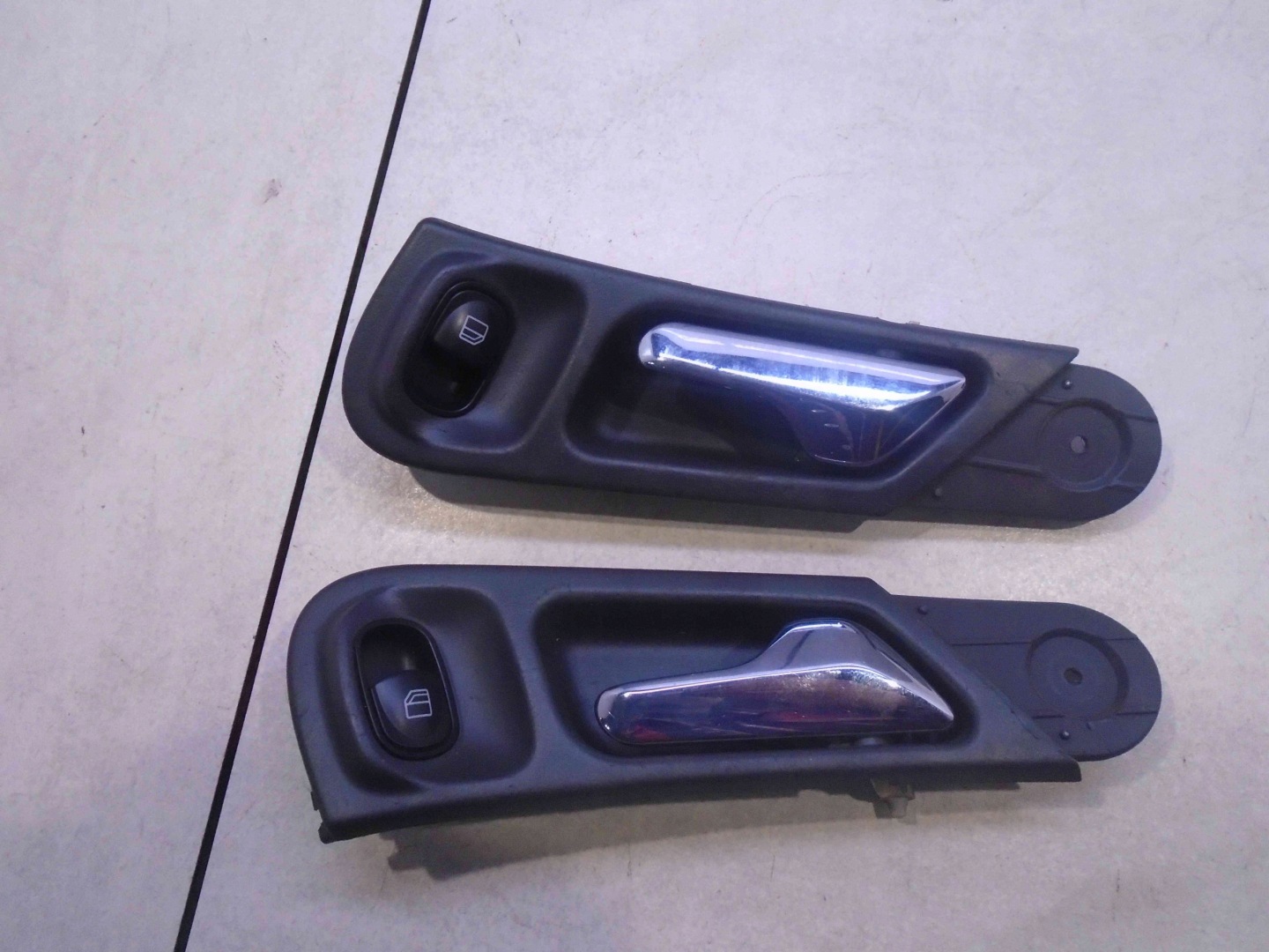 handles inner rear part MERCEDES W 203 1.8 KOMPLET
