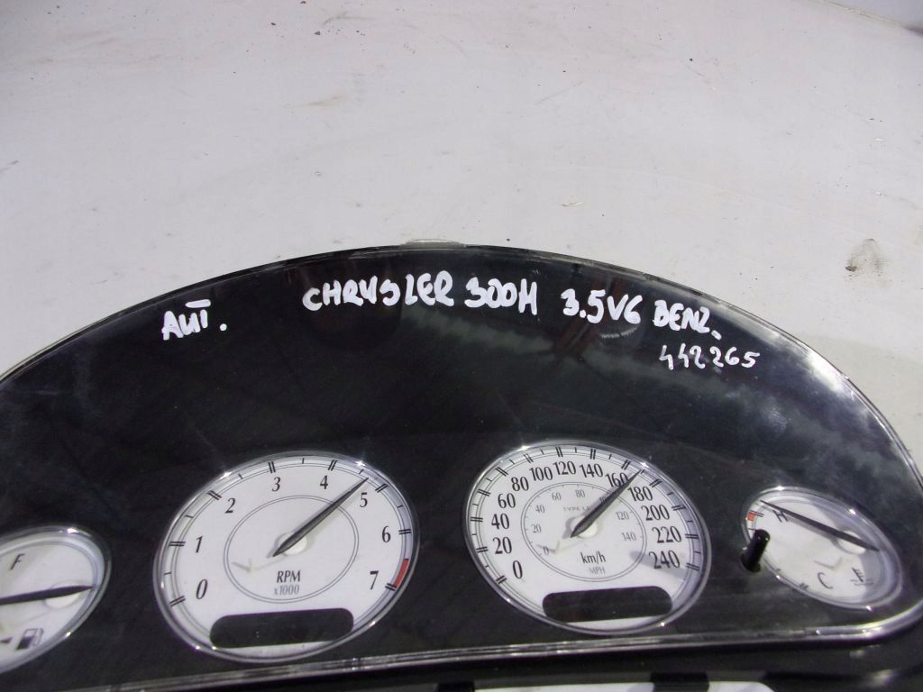 Chrysler 300M dials dials 3.5 V6 automat