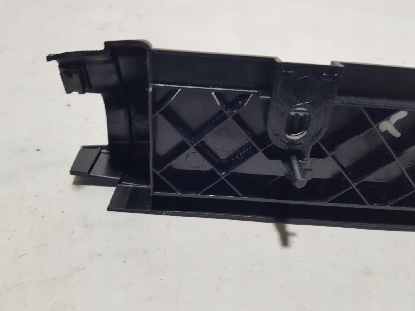 bracket holder roofs boot right rear part MERCEDES W207 A207 CABRIO