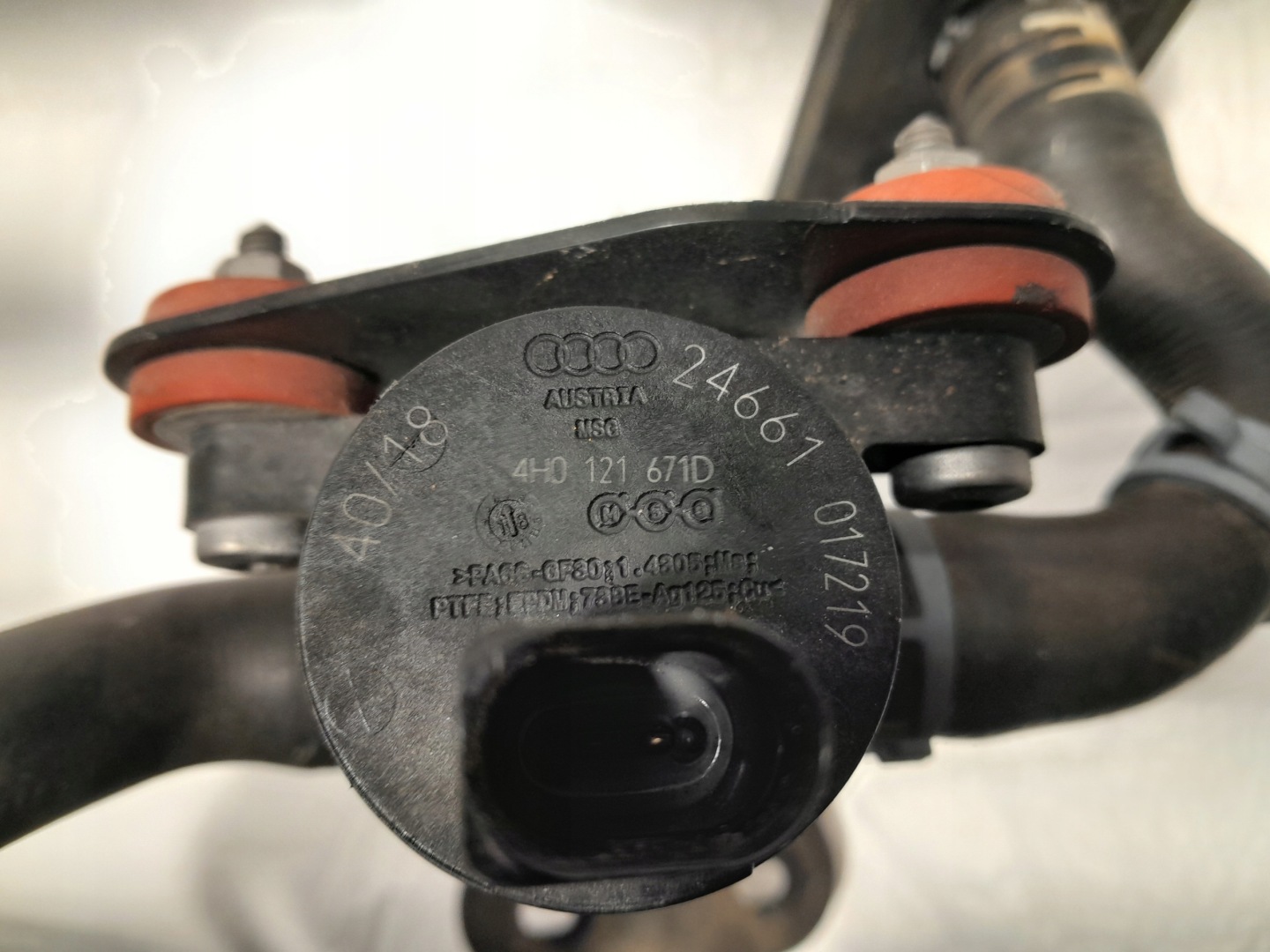 AUDI A4 B9 2.0 TFSI vodena pumpa prijenos 4H0121671D