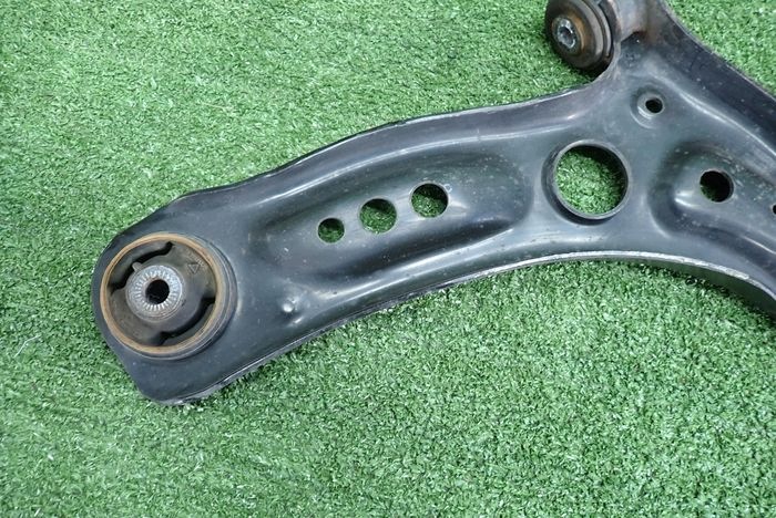 VW SEAT SKODA AUDI Querlenker links 5Q0407151