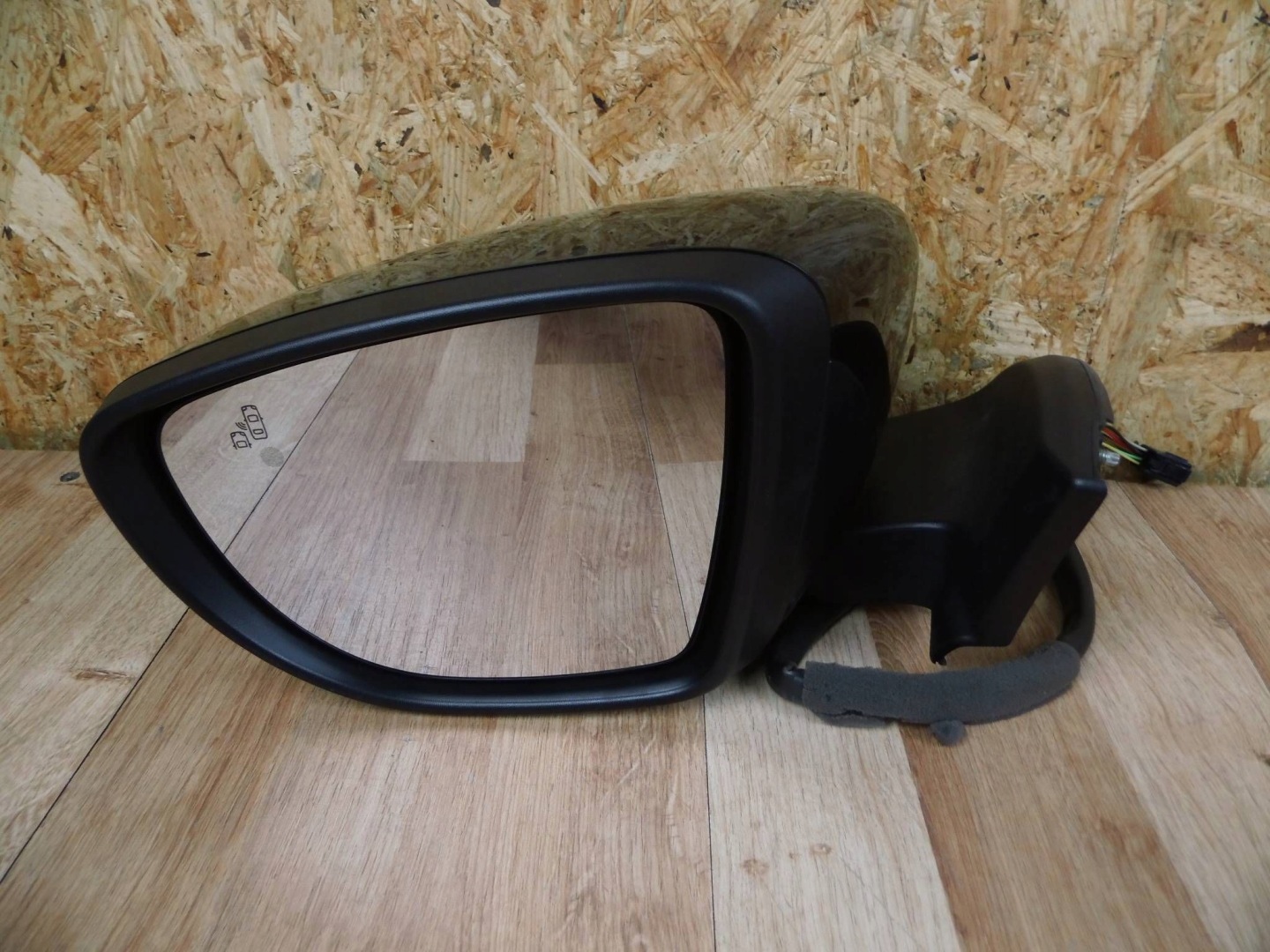 Nissan Leaf II (ZE1) 2017-2021 mirror left 14-of cables (vertical)