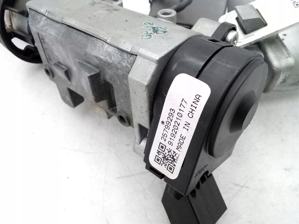 Opel Insignia A ignition z kluczykiem 25799293