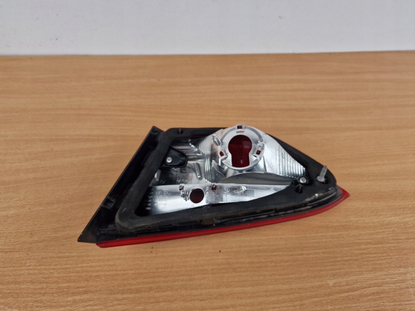OPEL CROSSLAND X left light to the bonnet rear part inner