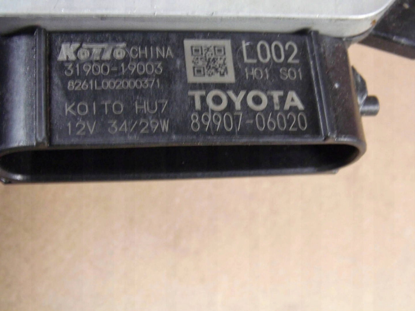 Toyota Camry VIII XV70 2018+ control unit module LED 31900-19003