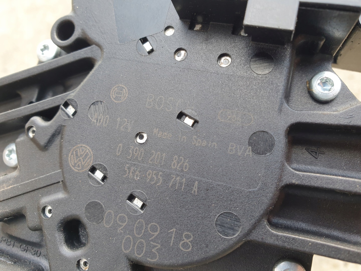 Motor Wischer POLO 6R GOLF 2009- 5K6955711A