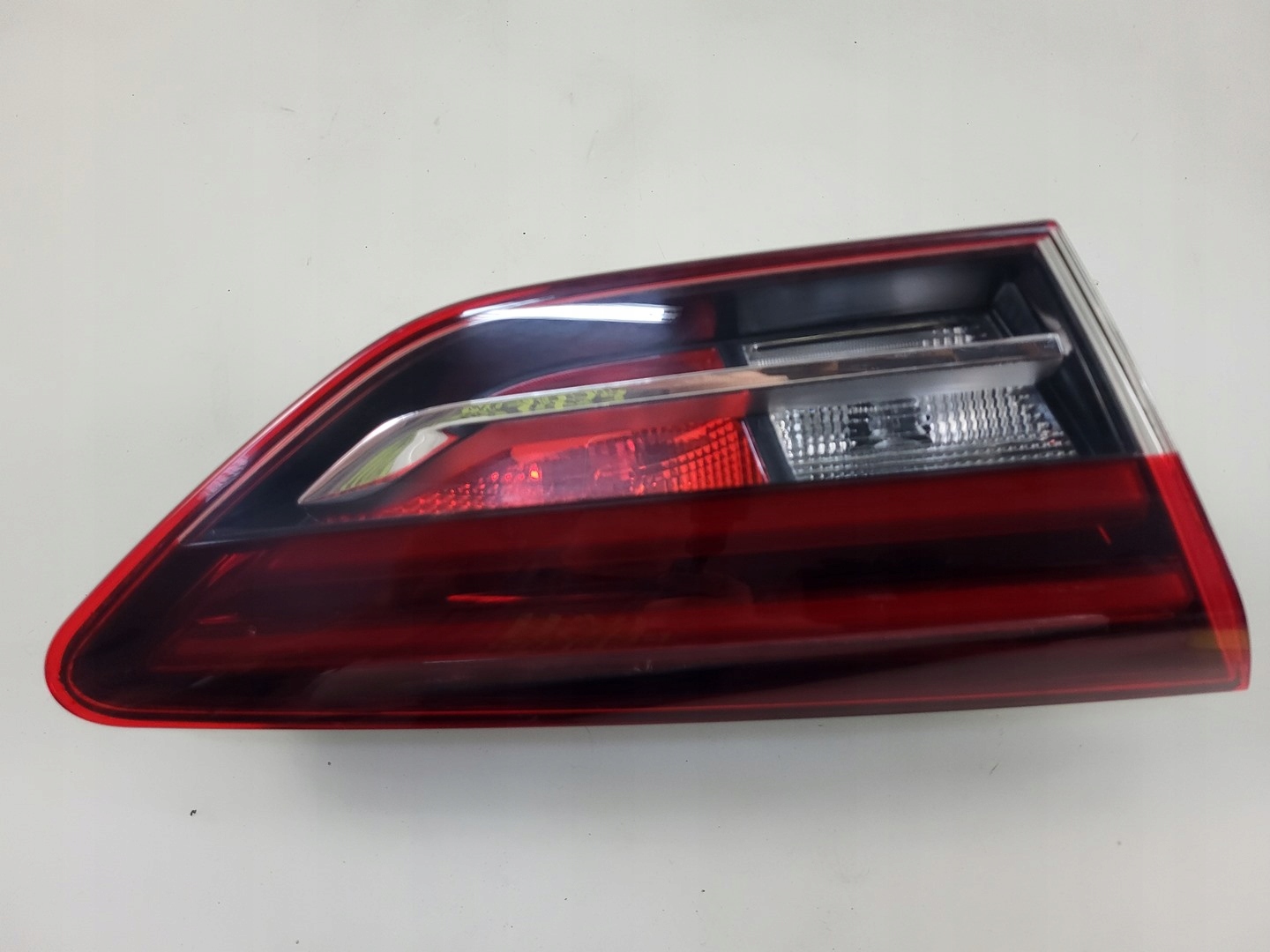 light to the bonnet left rear part left rear OPEL INSIGNIA B HB 39108791