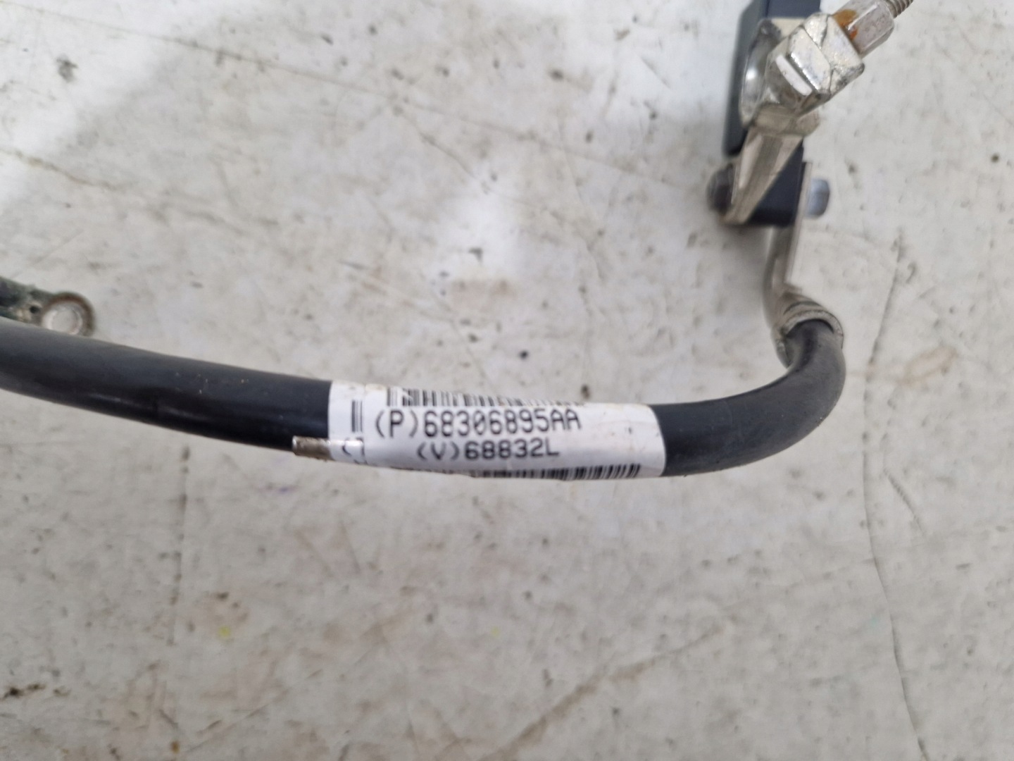 DODGE CHARGER CHALLENGER 2015- Batteriemanagement Sensor AKUMULATORA 68306895AA