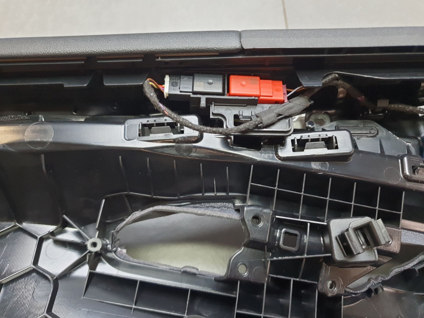 Audi SQ6 e-tron bok dveře předních pravý předek alcantara 85B867586