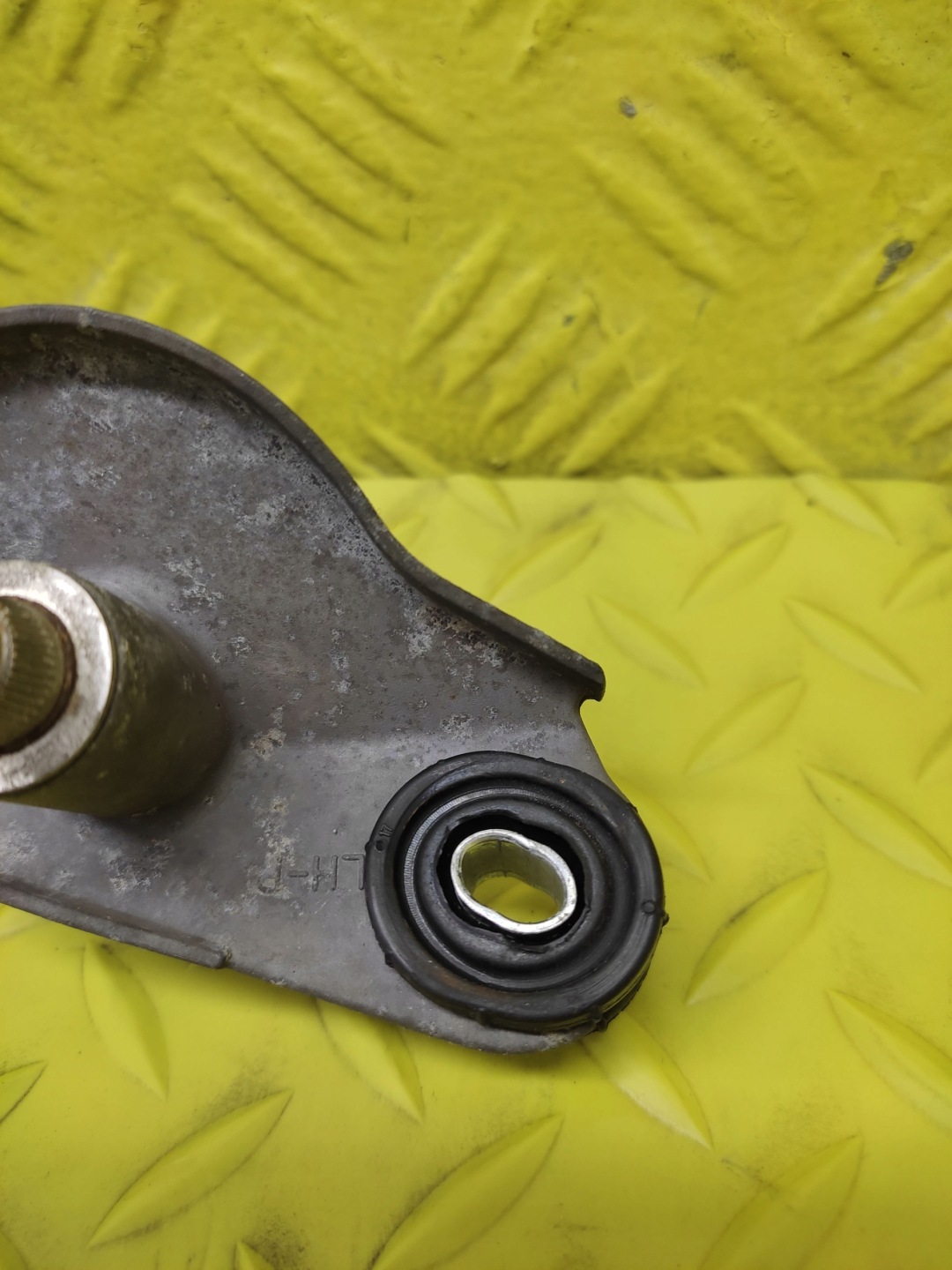 KIA CERATO wiper mechanism front 981102F000