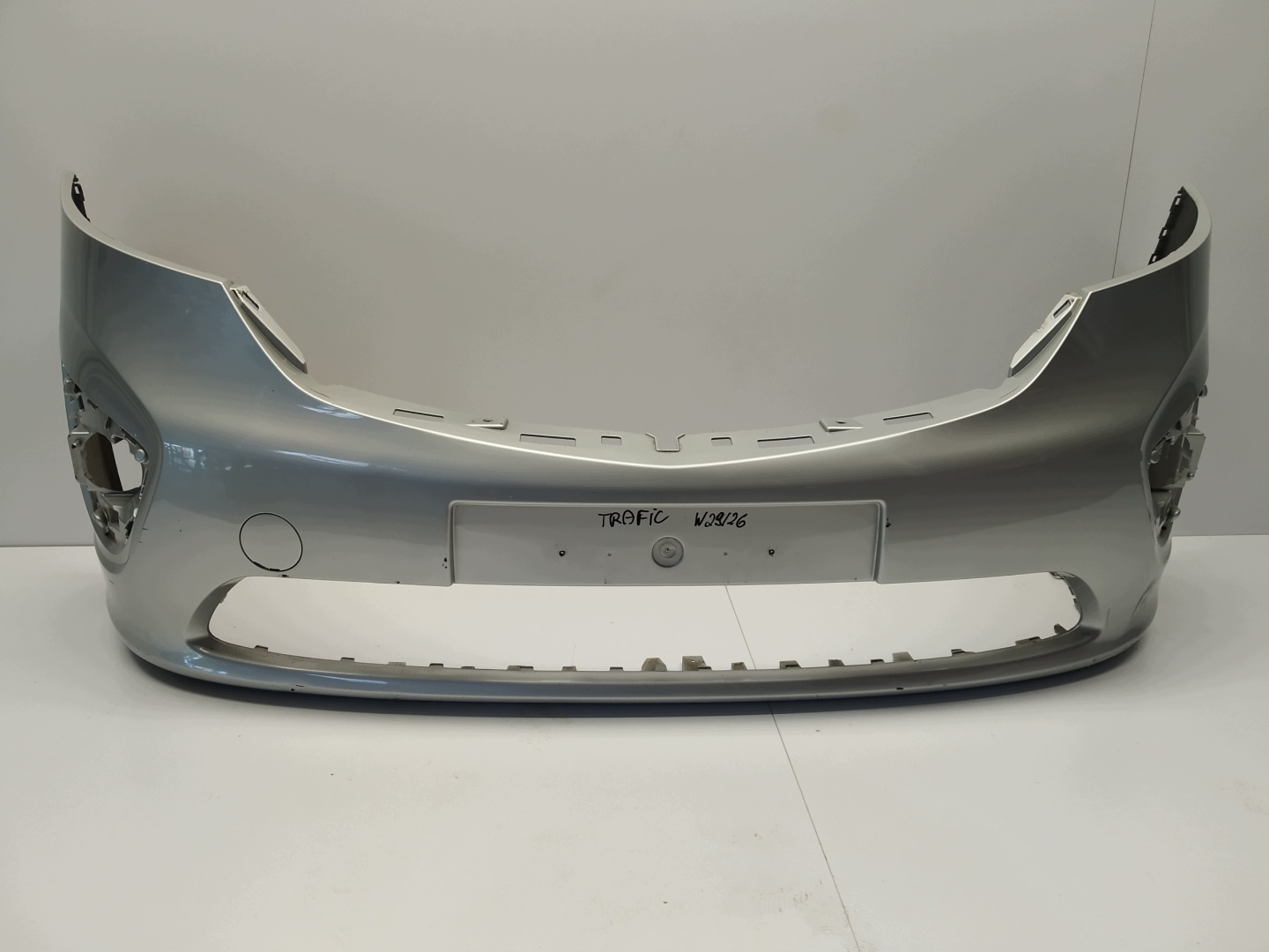 2014r + Opel Vivaro B bumper front original 620222078R lakierowany