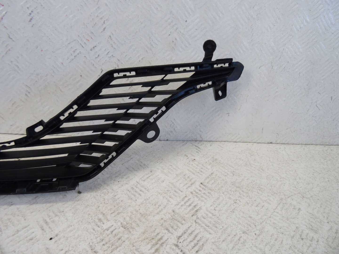 grid central W bumper front PEUGEOT 208 II 2 9823209880