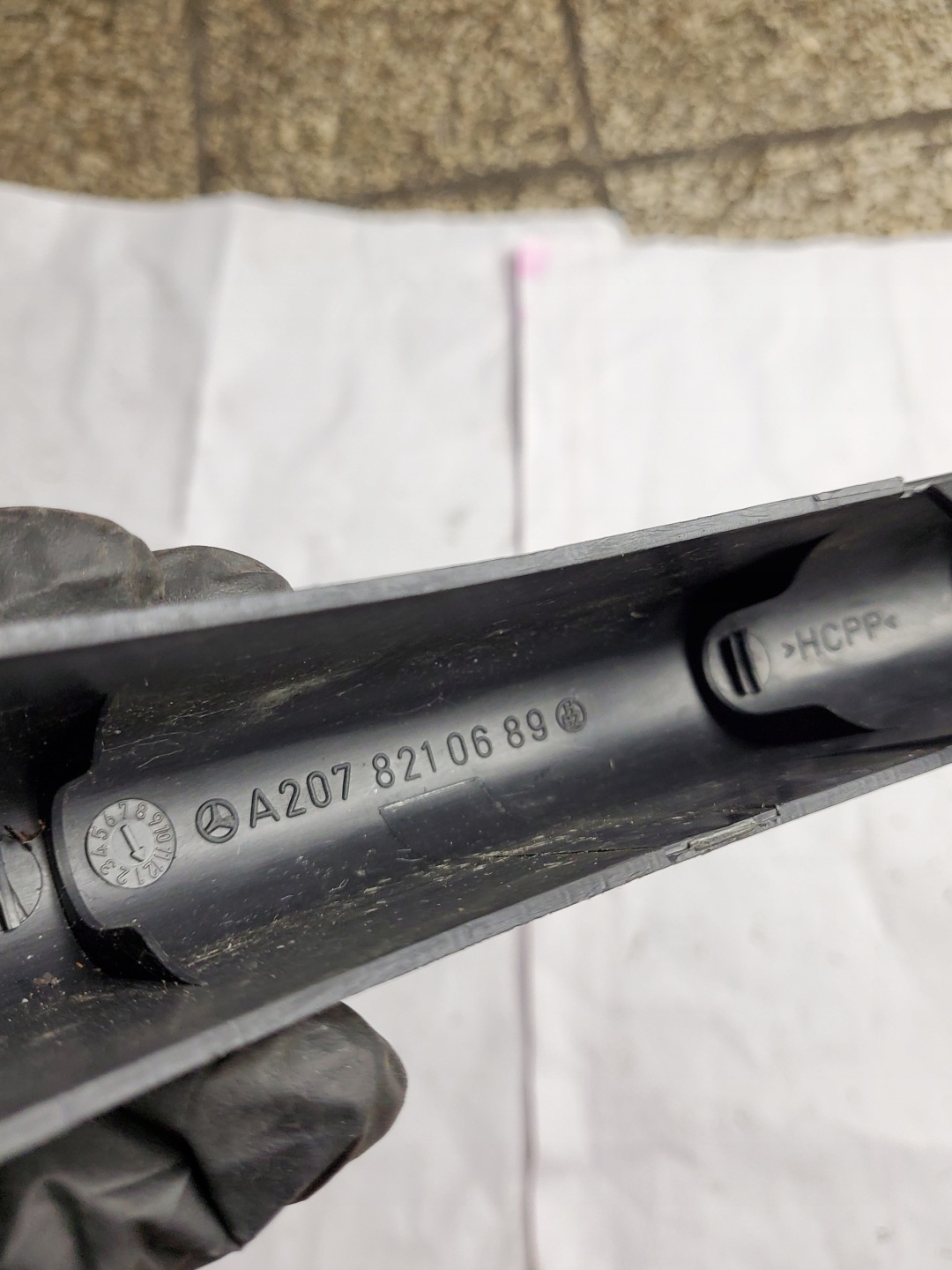 cover of a hinge bonnet boot right MERCEDES E COUPE W207 OE