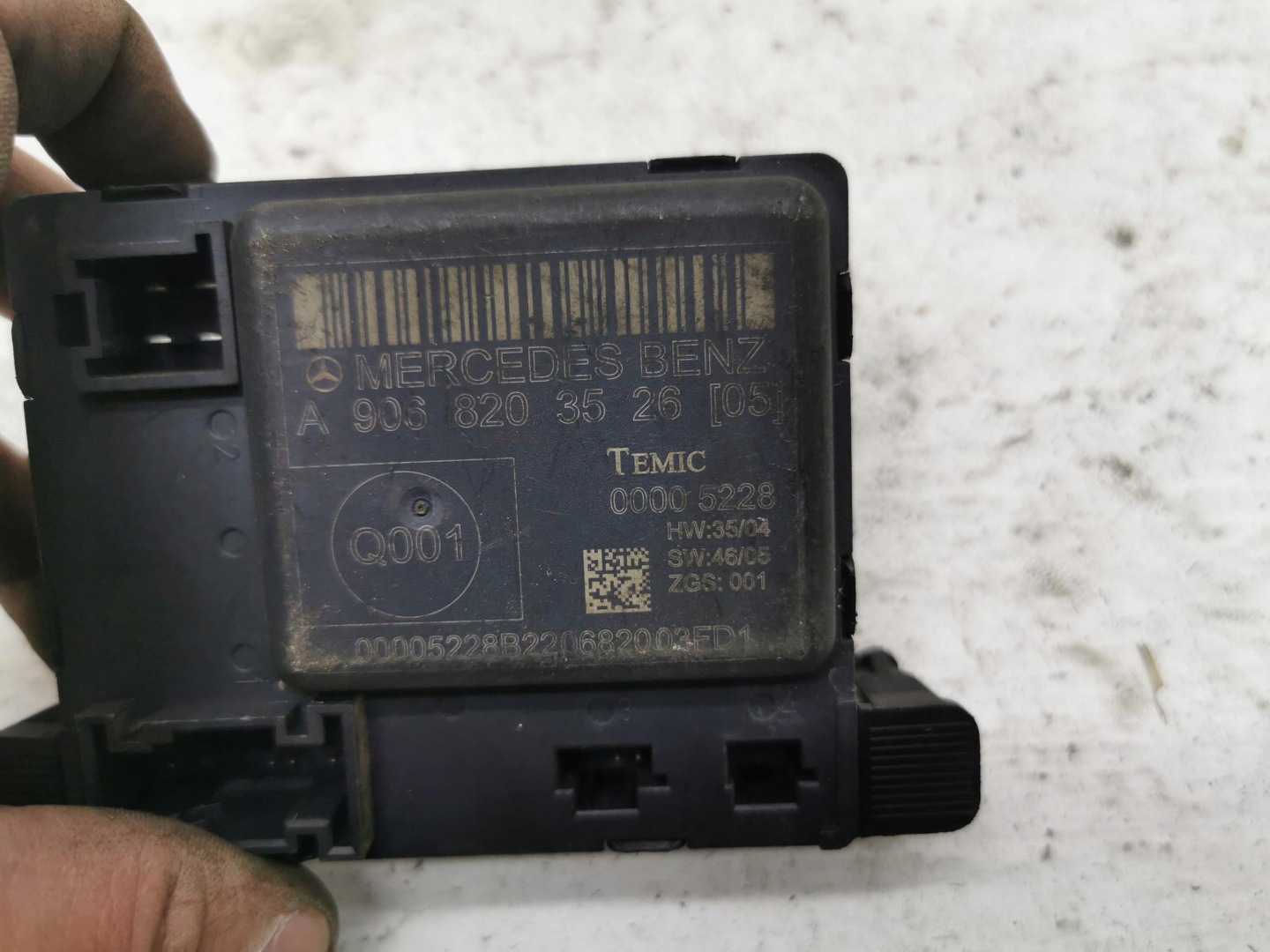 module door MERCEDES SPRINTER W906 A9068203526