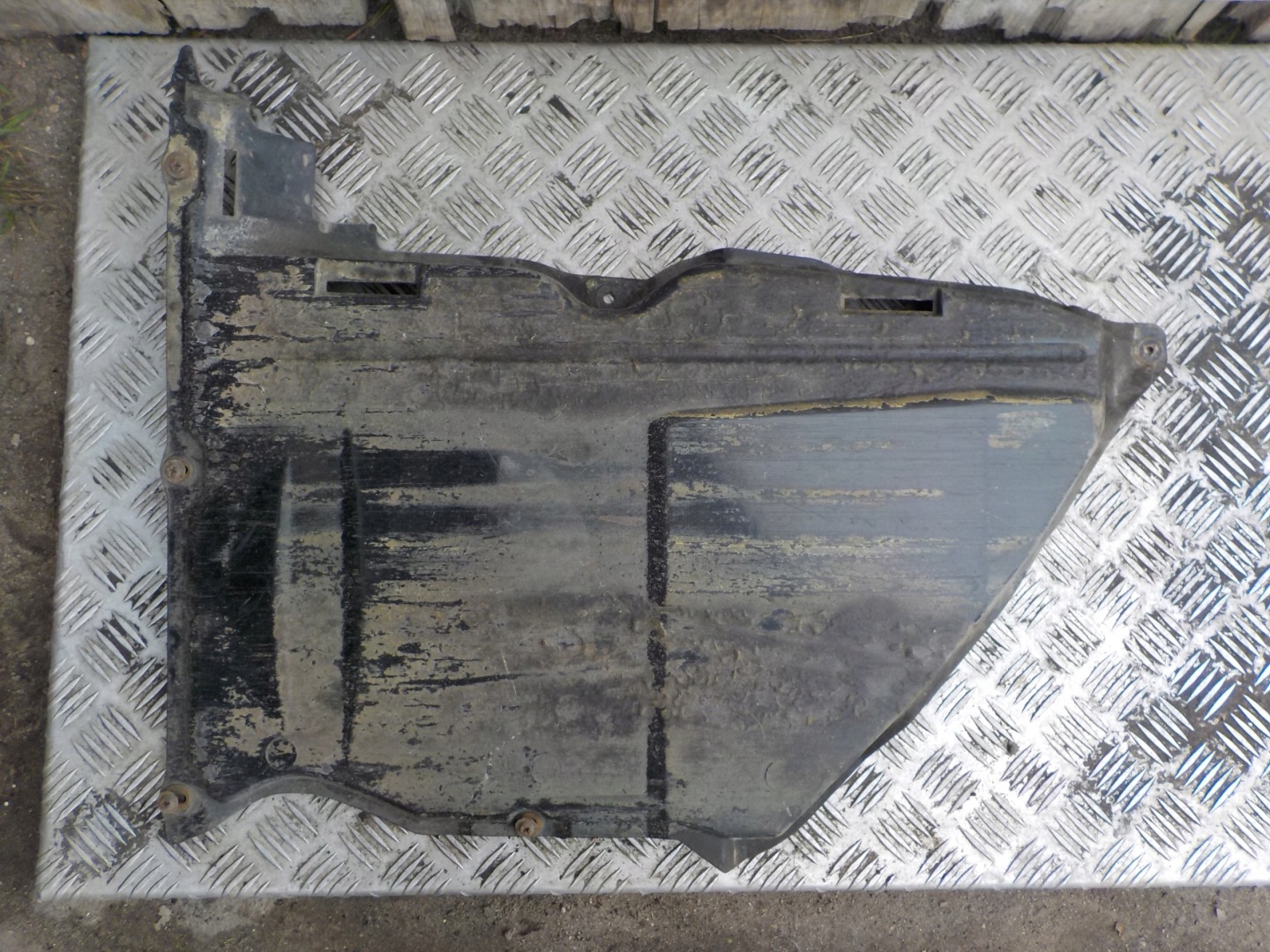 BMW E46 2.0D motor cover lower