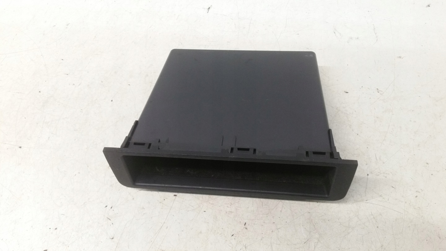 plato below radio 8Z0863077 Audi A2