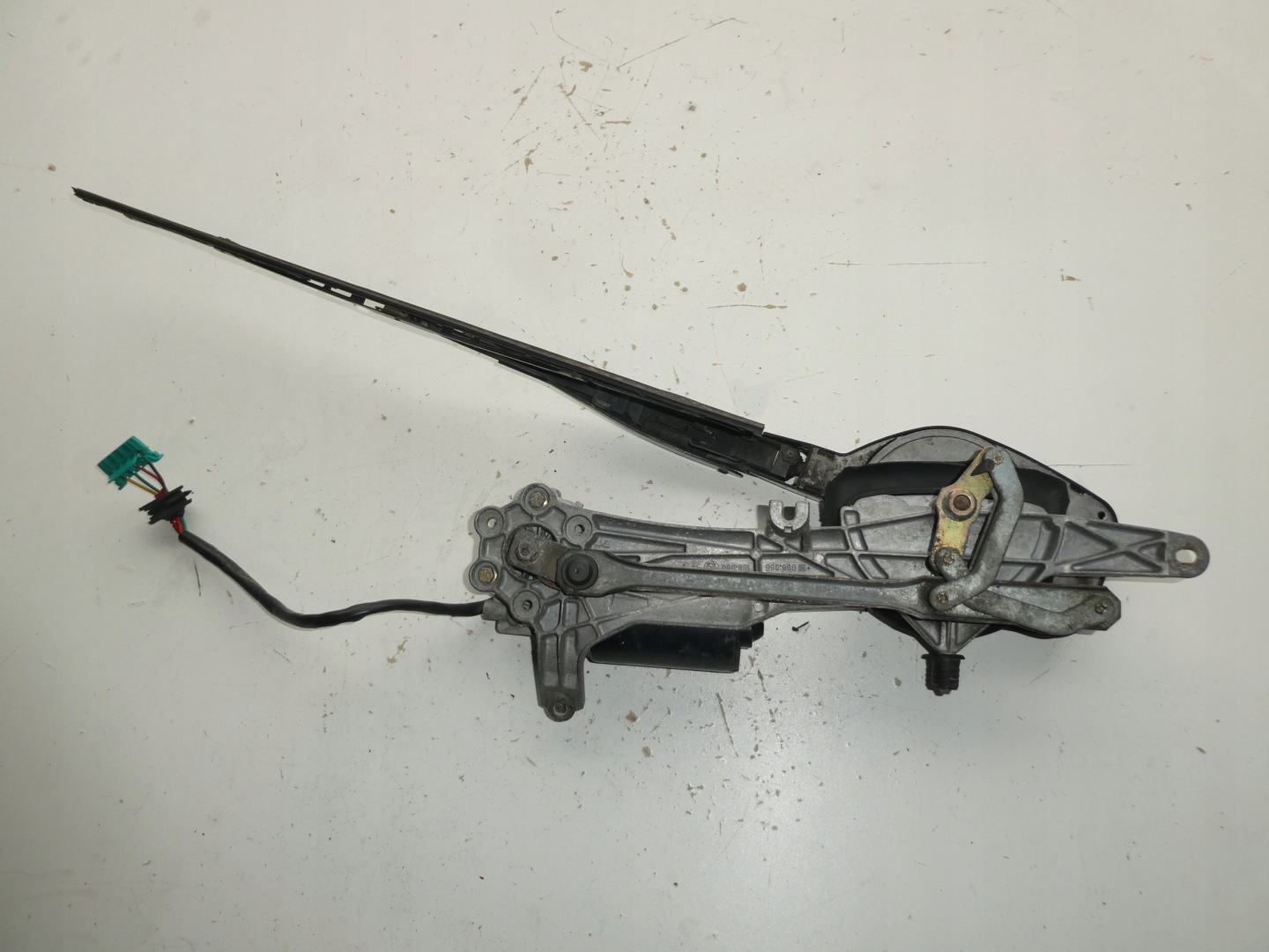 MERCEDES W210 arm wiper front A2028200607