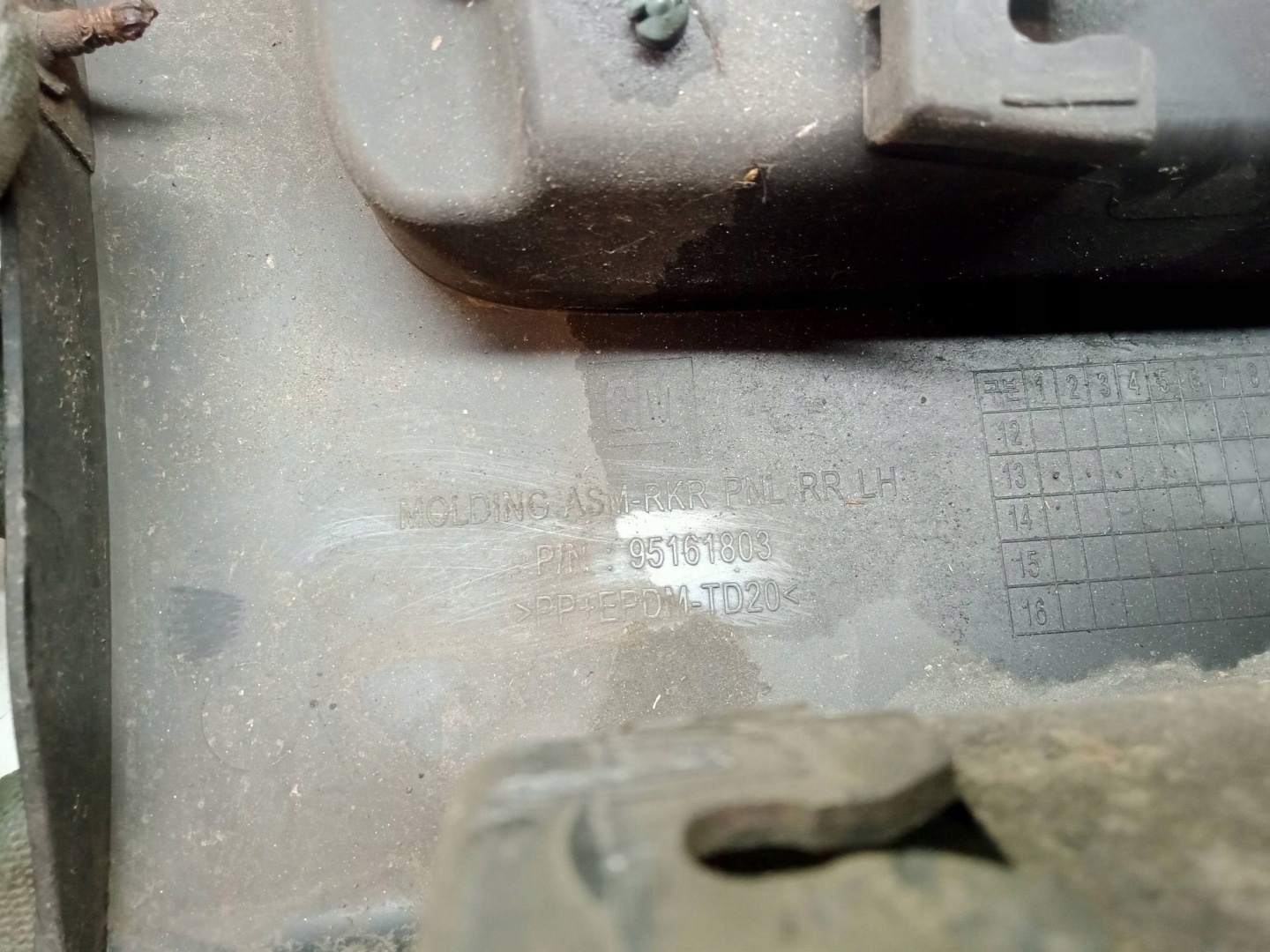 CHEVROLET TRAX moulding threshold left rear 95161803 2013R