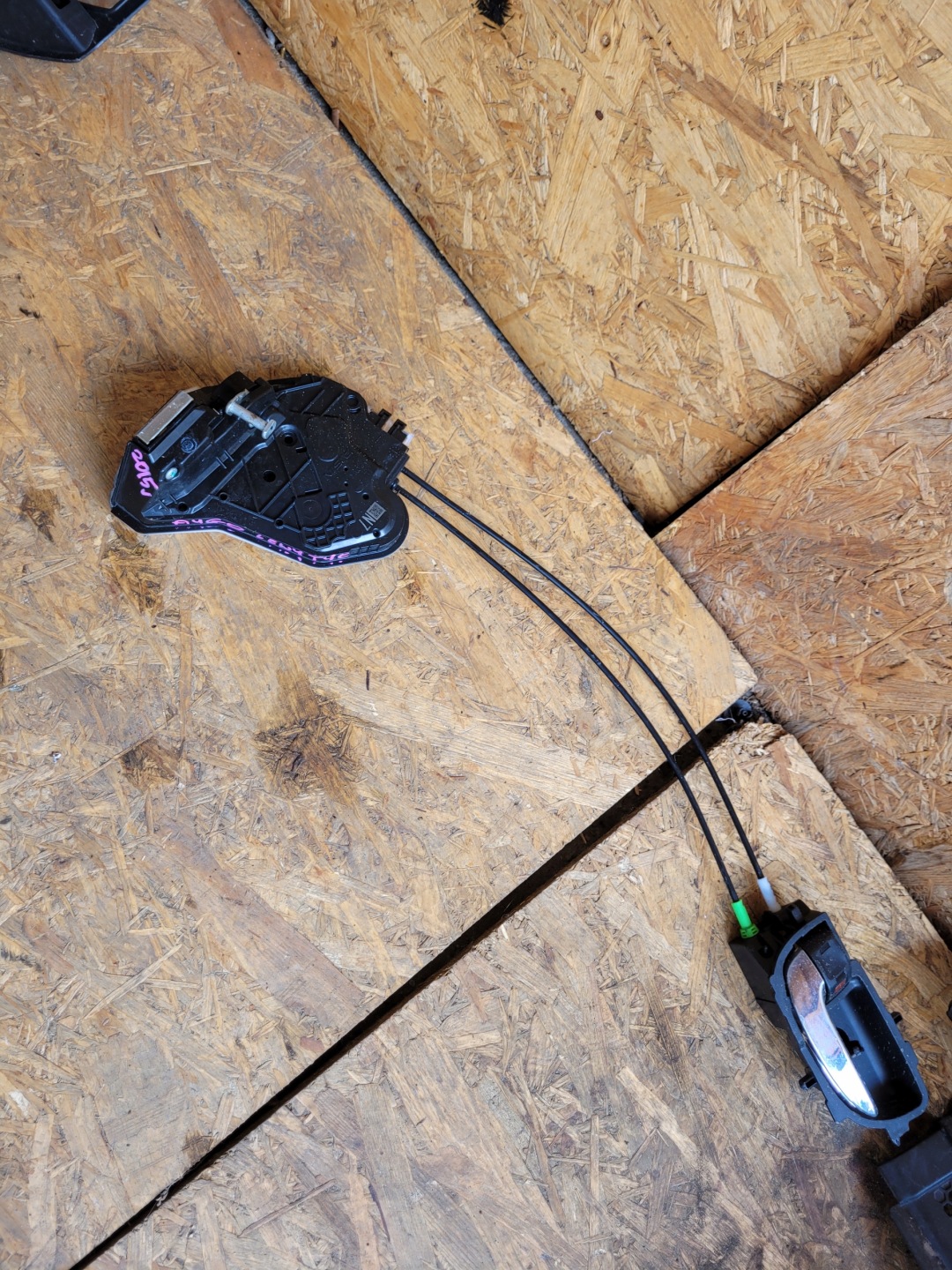 lock door left rear part TOYOTA AYGO II