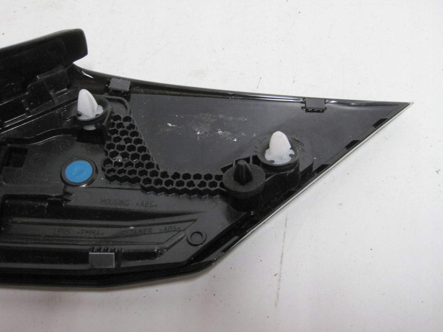 feu arrière du capot gauche CITROEN C4 III E-C4 9836327880