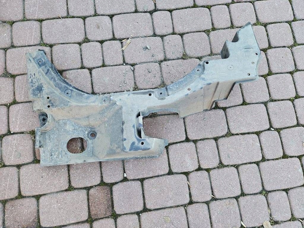 cover cover chassis right 57627-02160 Toyota Corolla E210 E21