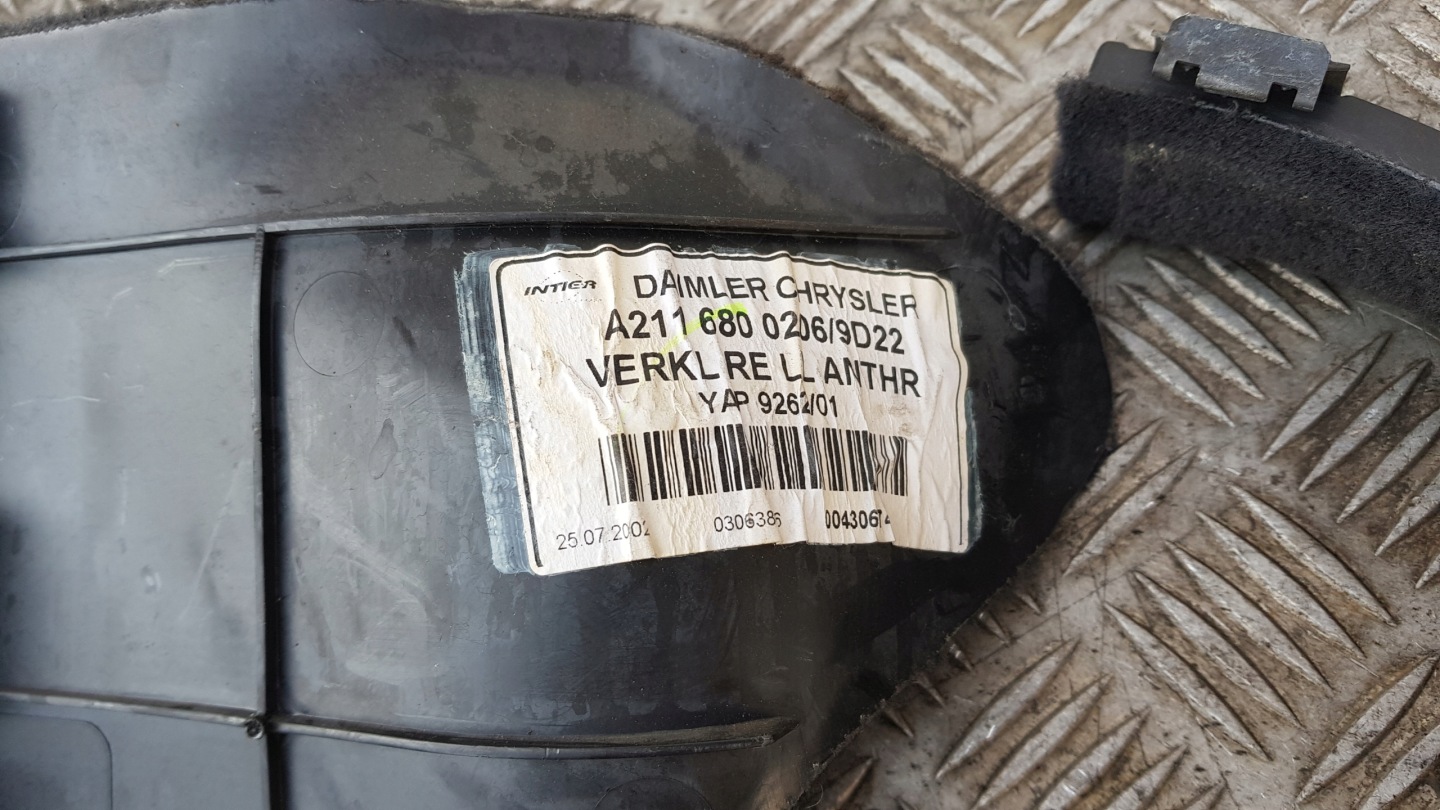 MERCEDES W211 kryt tapacír PRAHU levá / pravá