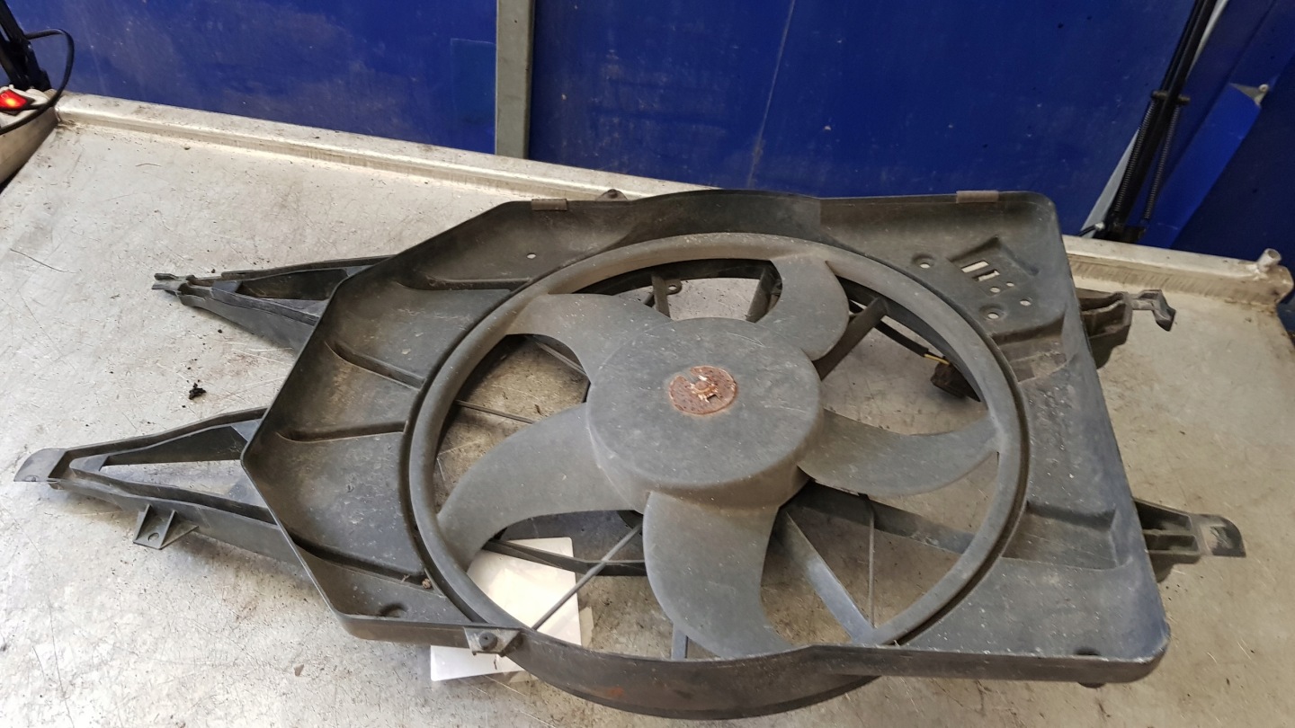 FORD FOCUS MK E 1,8B 16V VENTOLA RADIATORE 98AB8C607