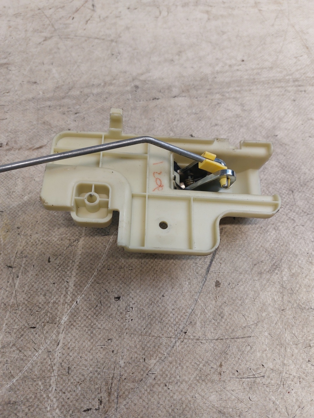 lock door left front 4PIN DODGE CALIBER