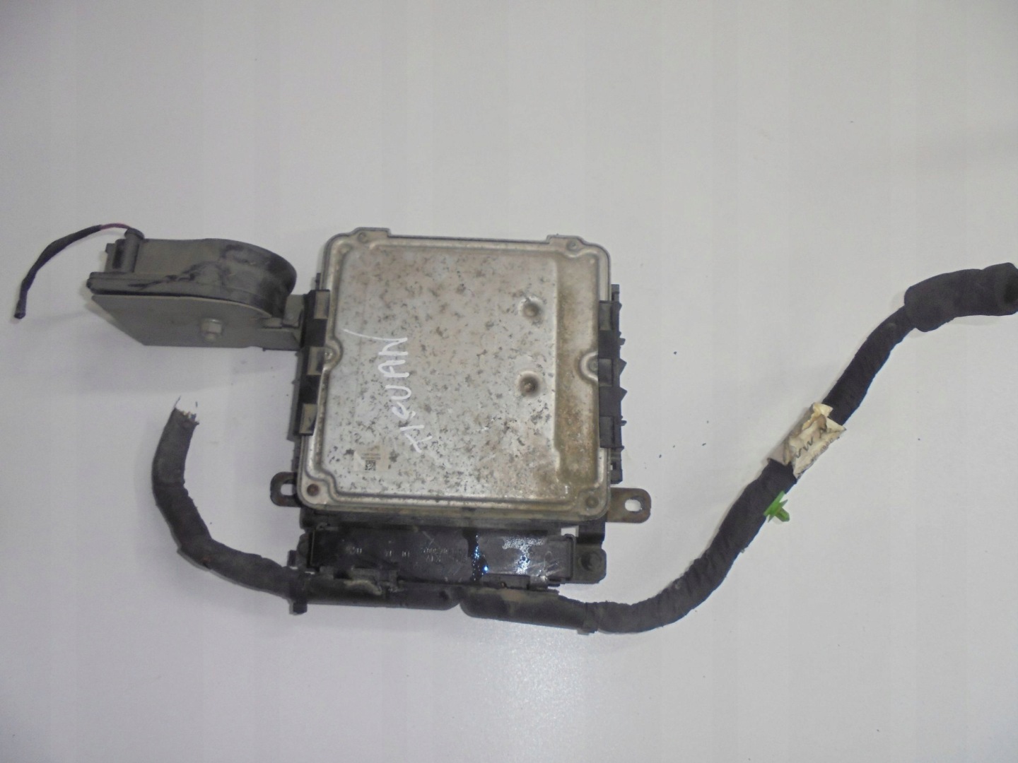 VW TIGUAN 5N 2.0 TDI computer control unit of the engine 03l906022F