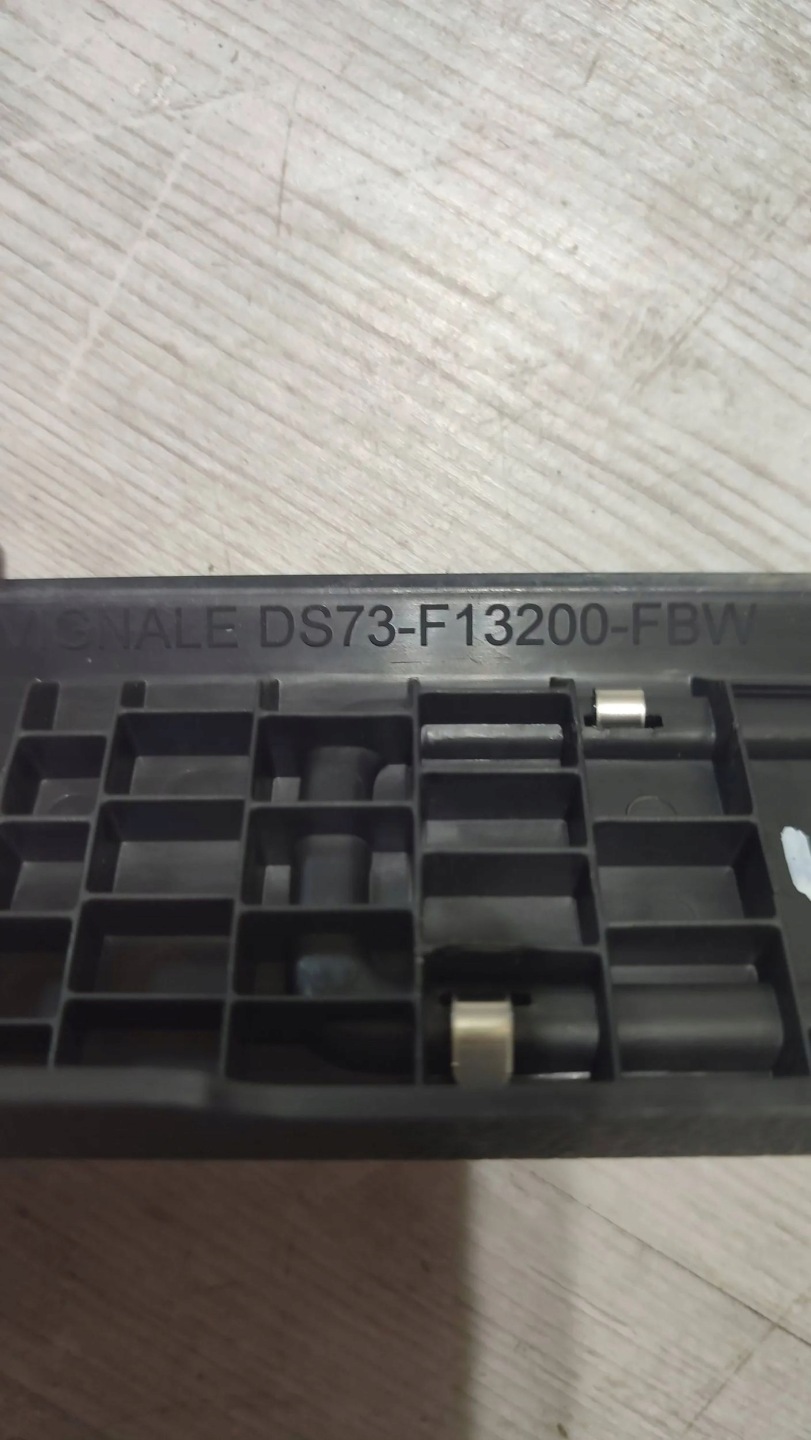 Ford Mondeo MK5 16r 2.0TDCi front side right moulding threshold cap
