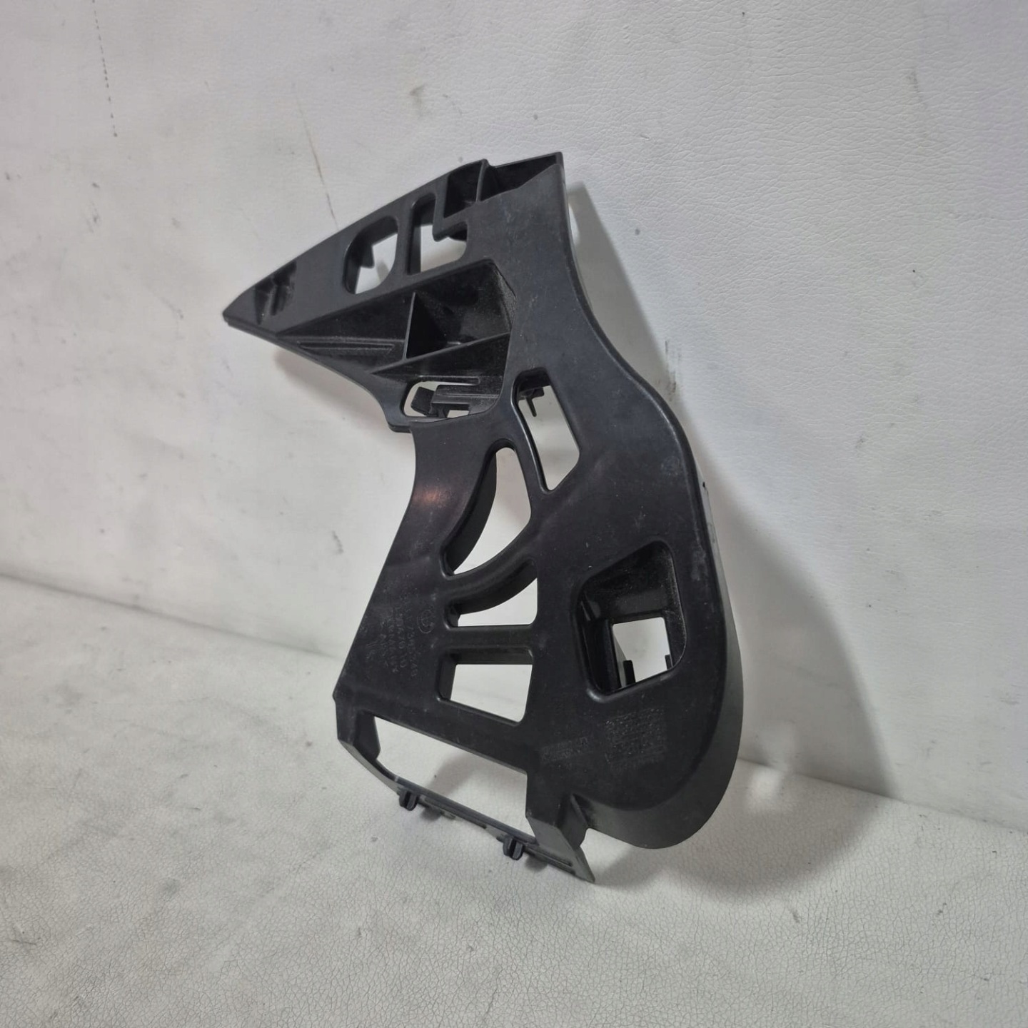 BMW 5 G30 G31 17r. -> bumper bracket right front front 51117385348