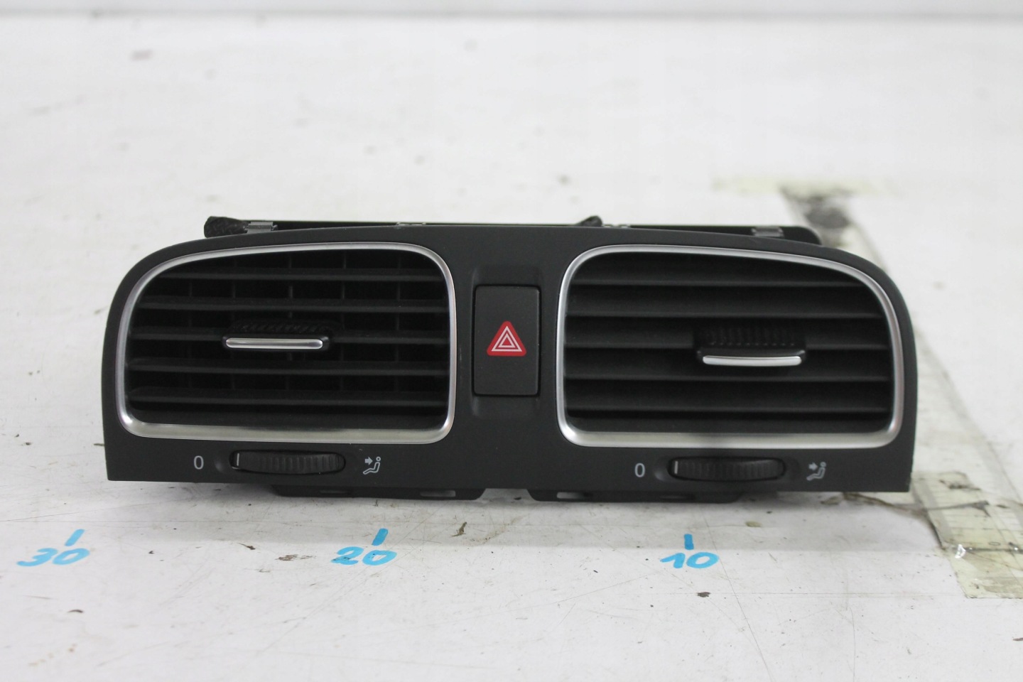 grid intake blower fan the centre 5K0815736D GOLF VI 10-16