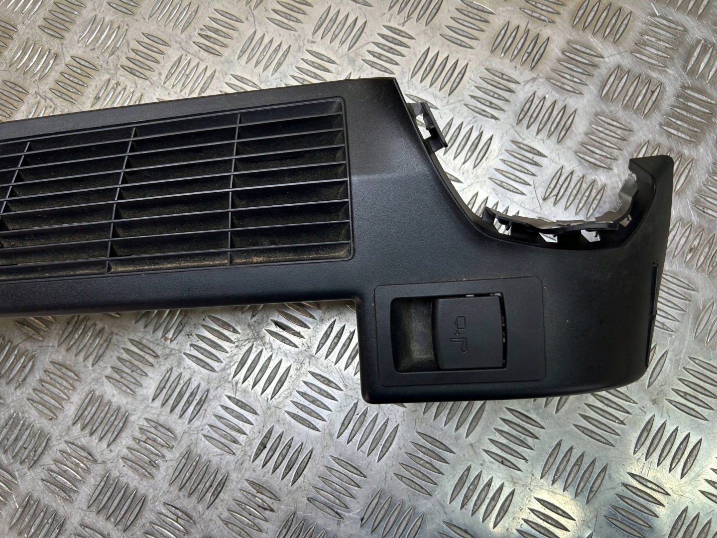 cover boot left BMW 5 F11 2011 9168483