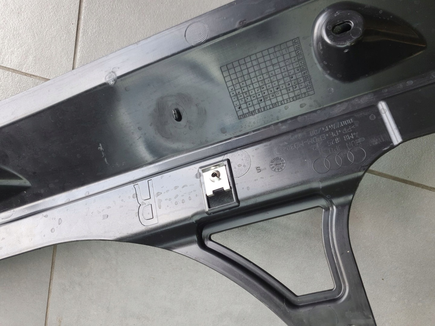 Audi Q8 cover chassis side right 4M8825212