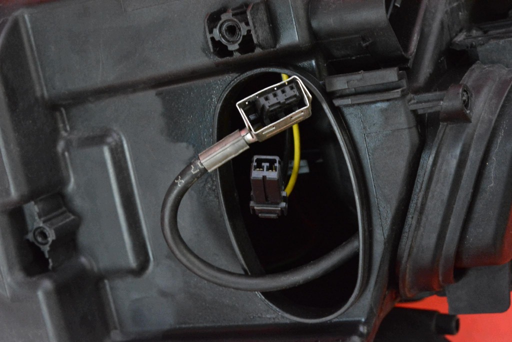 REFLEKTOR rechts licht vorne linse XENON EU 69427389 BMW E90 E91 04-08